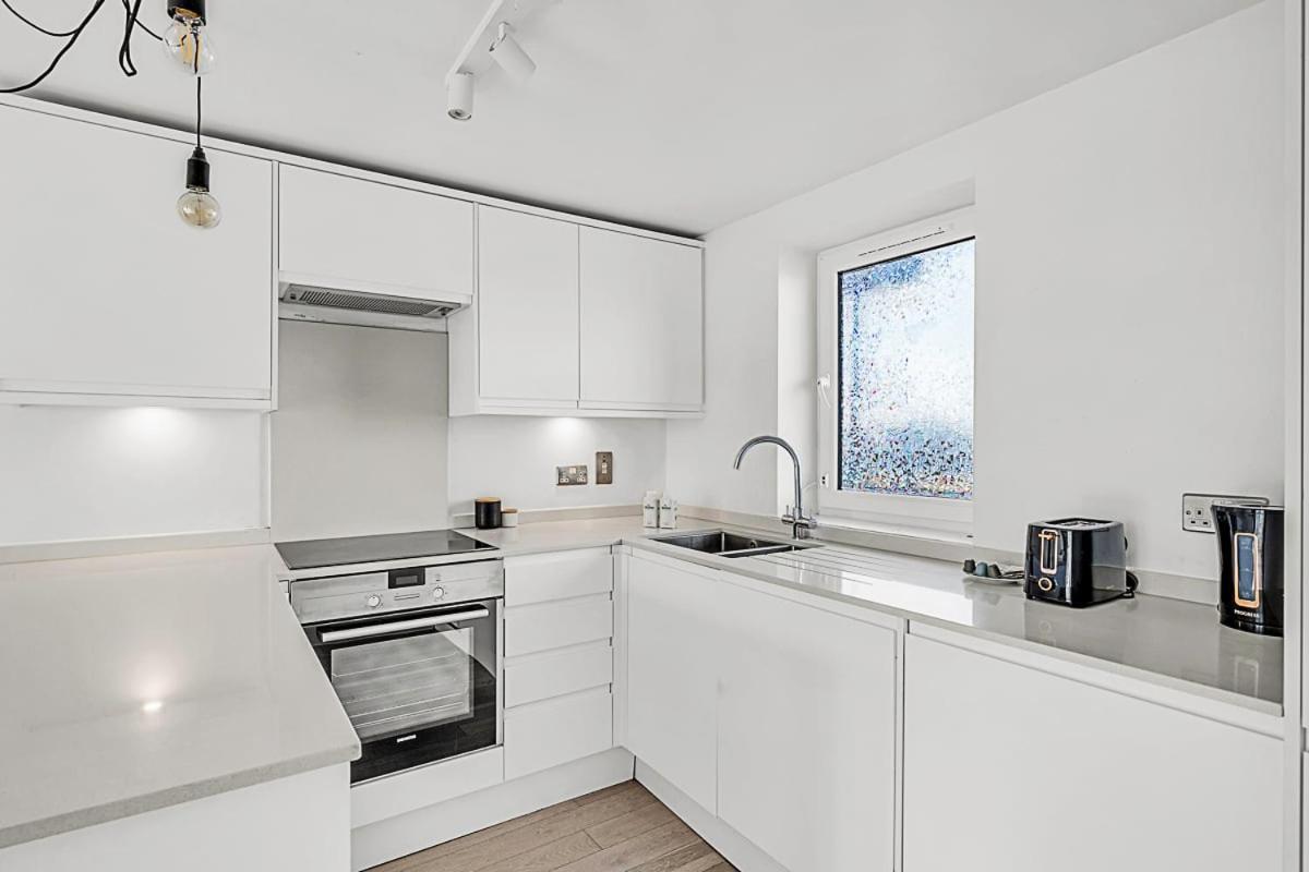 Relay Radiant Chelsea Flat With View * London