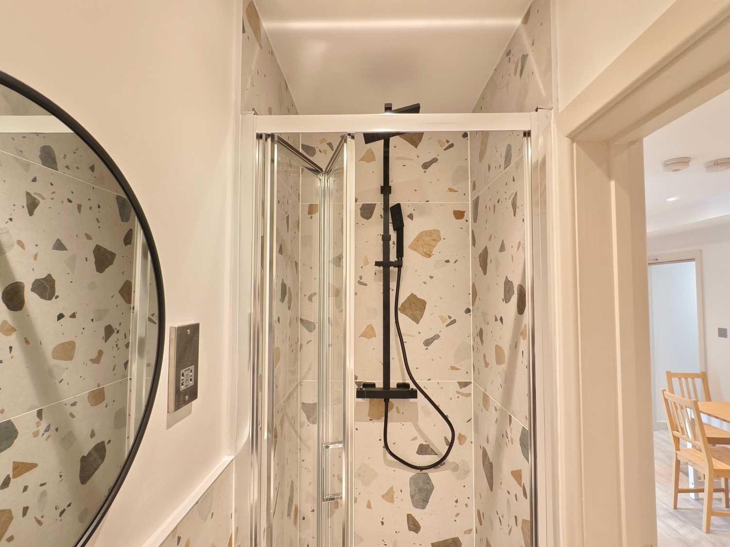 Morden Stratford 2 With Shared Bathroom Londen