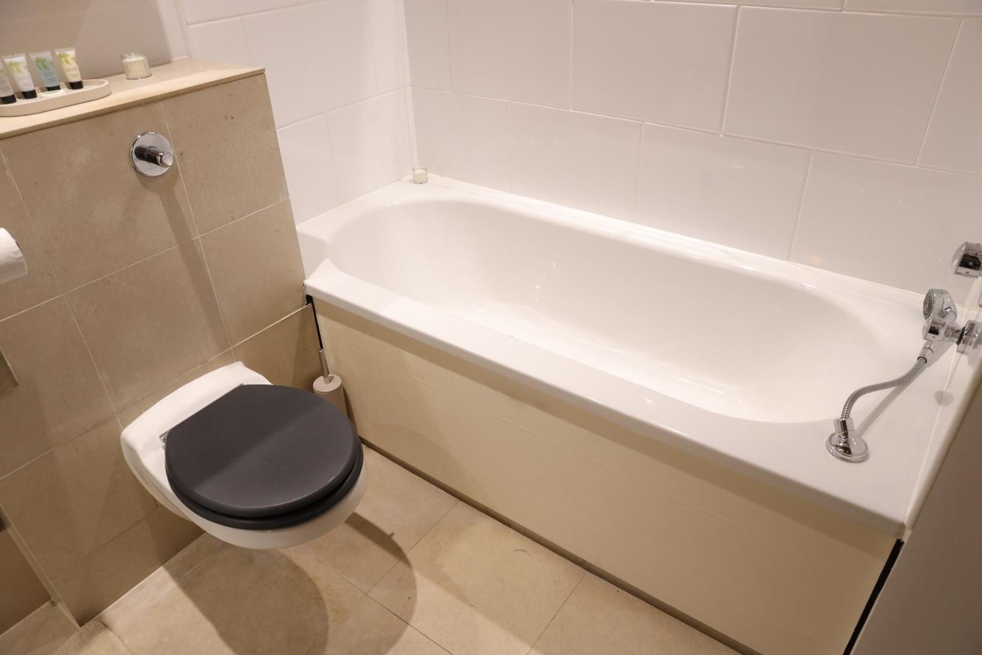 Vibrant Architecture Gem Canary Wharf Apartment London