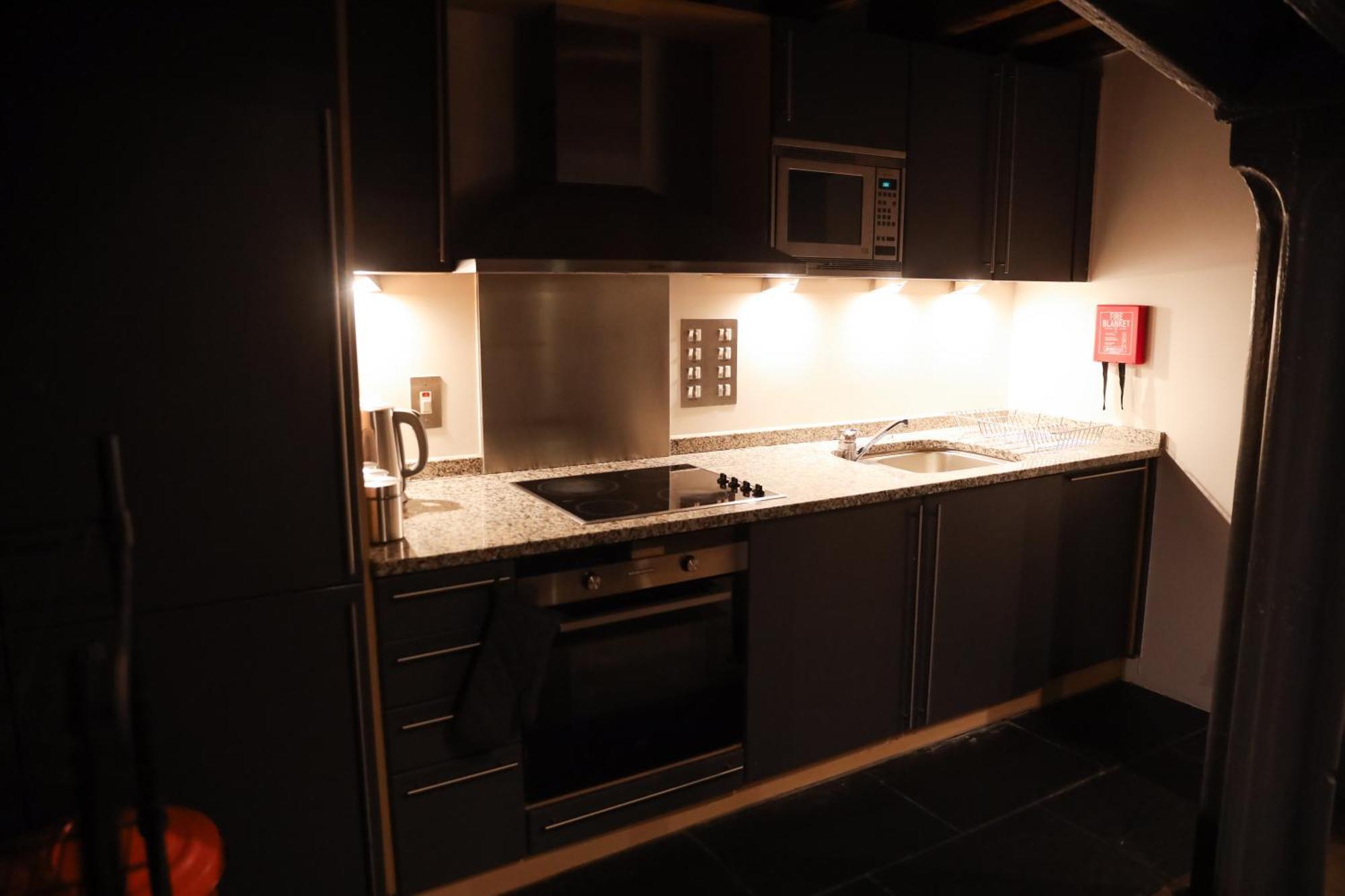 Vibrant Architecture Gem Canary Wharf Apartment