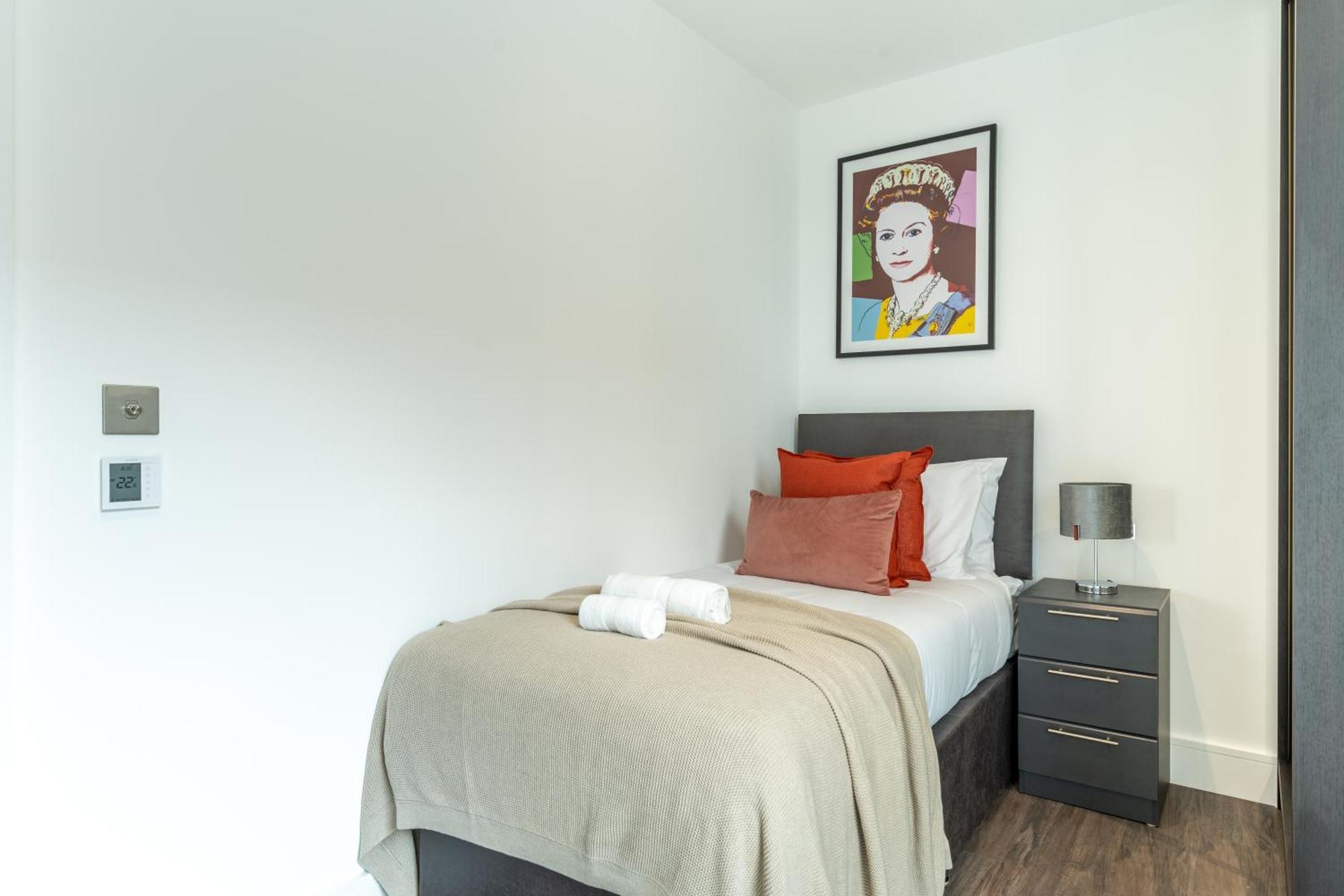 Apartment Mitre Warhol By Artsy London
