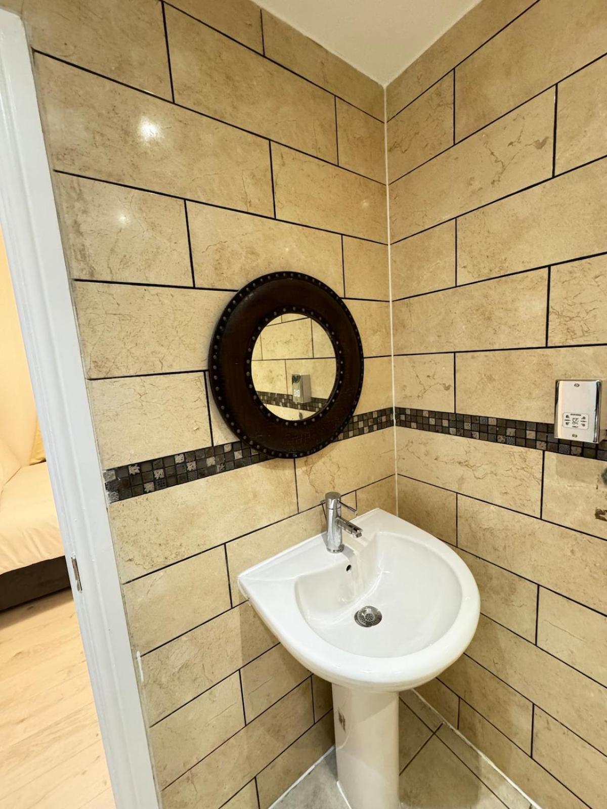 One Bedroom Flat Victoria