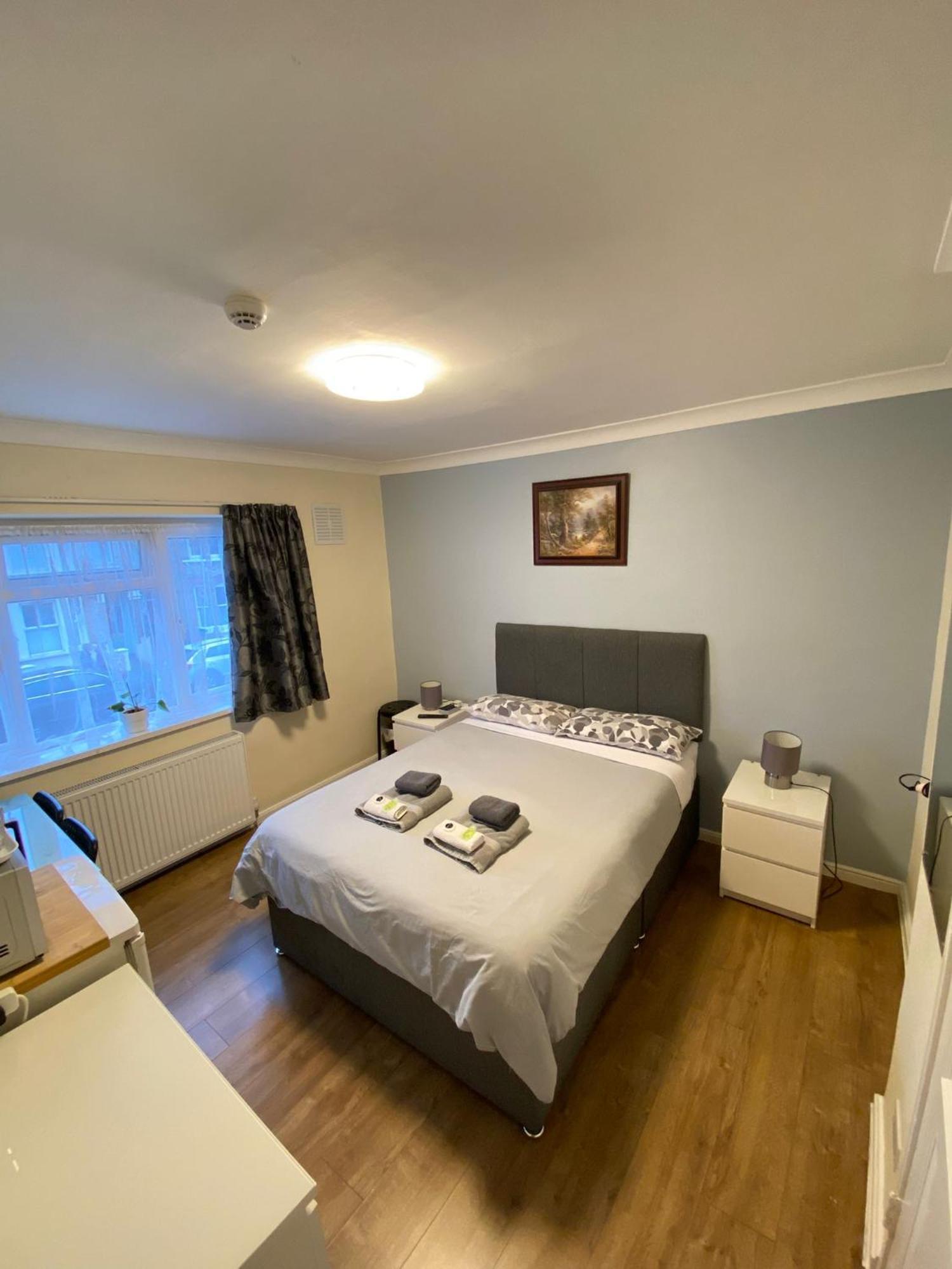 Kensal Guest house *
