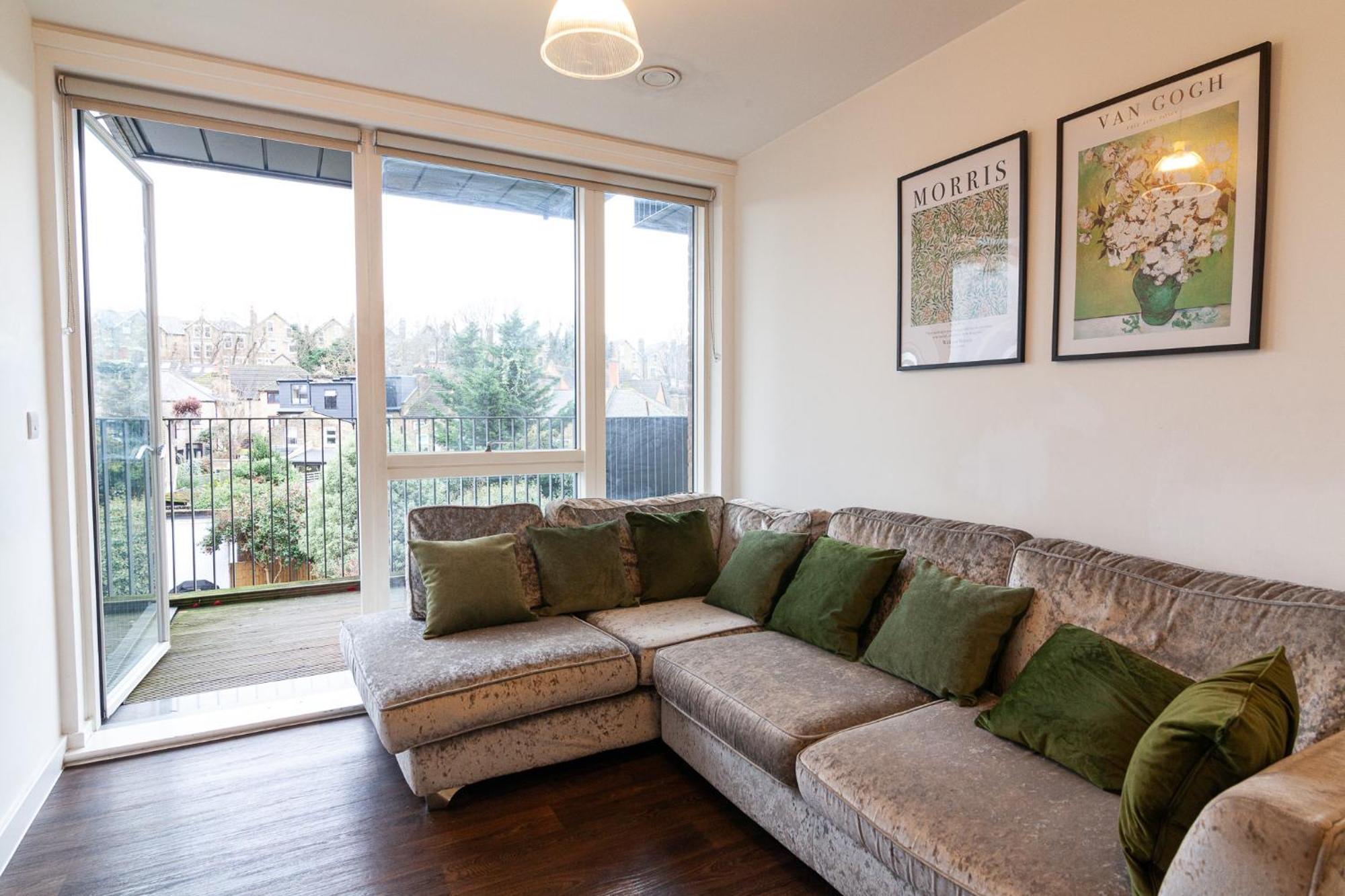 Spacious And Bright With Balcony Views Appartement