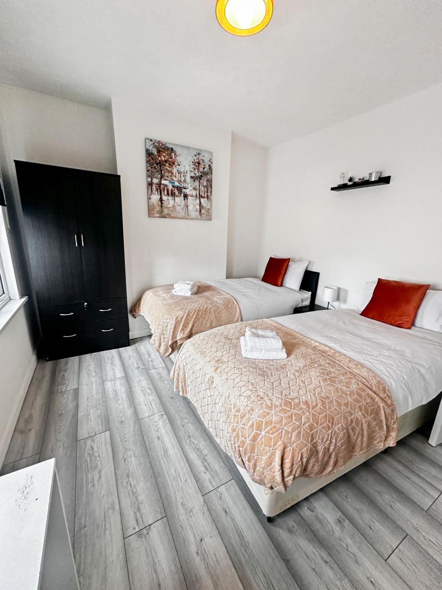 Stratford 3 Bed Garden By Dluxoria Short Lets & Serviced Greater