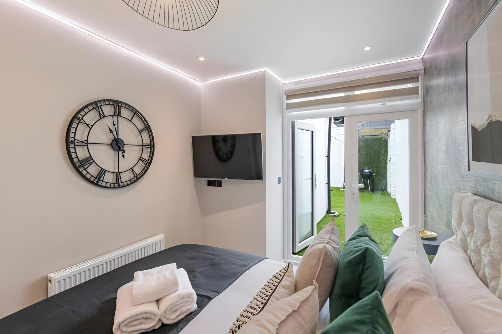 Stunning Flat With Jacuzzi Bath Apartment *