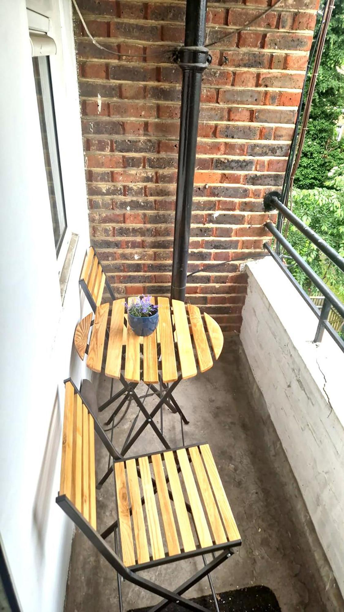 Cozy 2-bedroom Flat With Private Balcony Near Islington Station, Canonbury Apartment