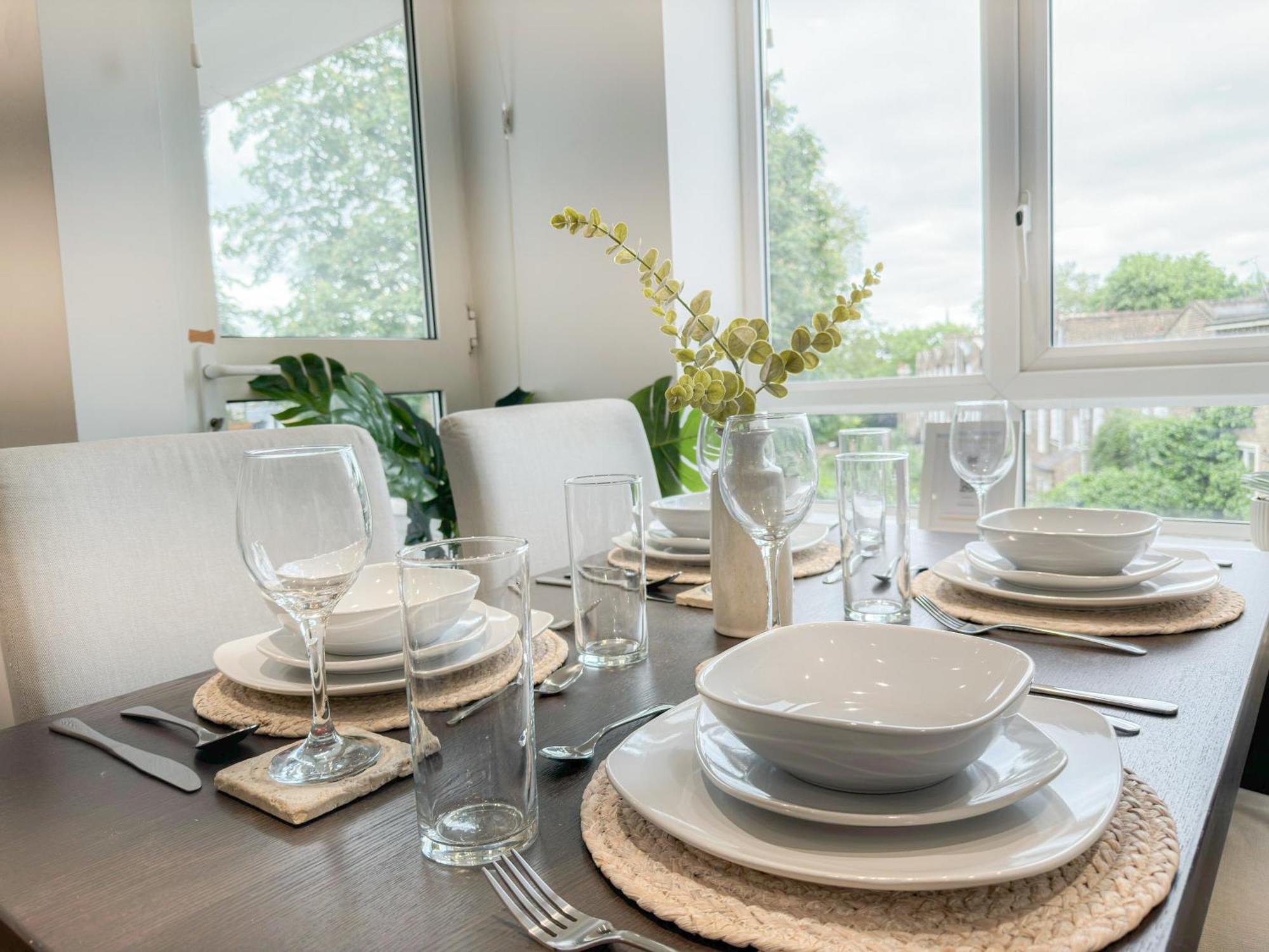 Cozy 2-bedroom Flat With Private Balcony Near Islington Station, Canonbury Apartment *