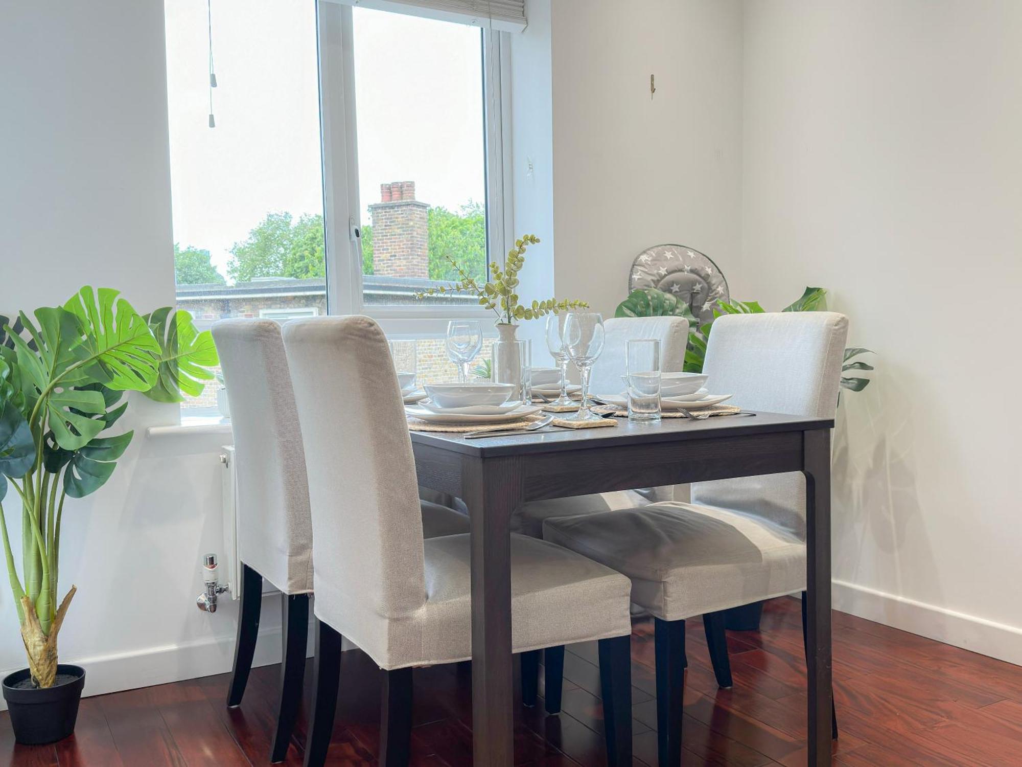 Cozy 2-bedroom Flat With Private Balcony Near Islington Station, Canonbury * London