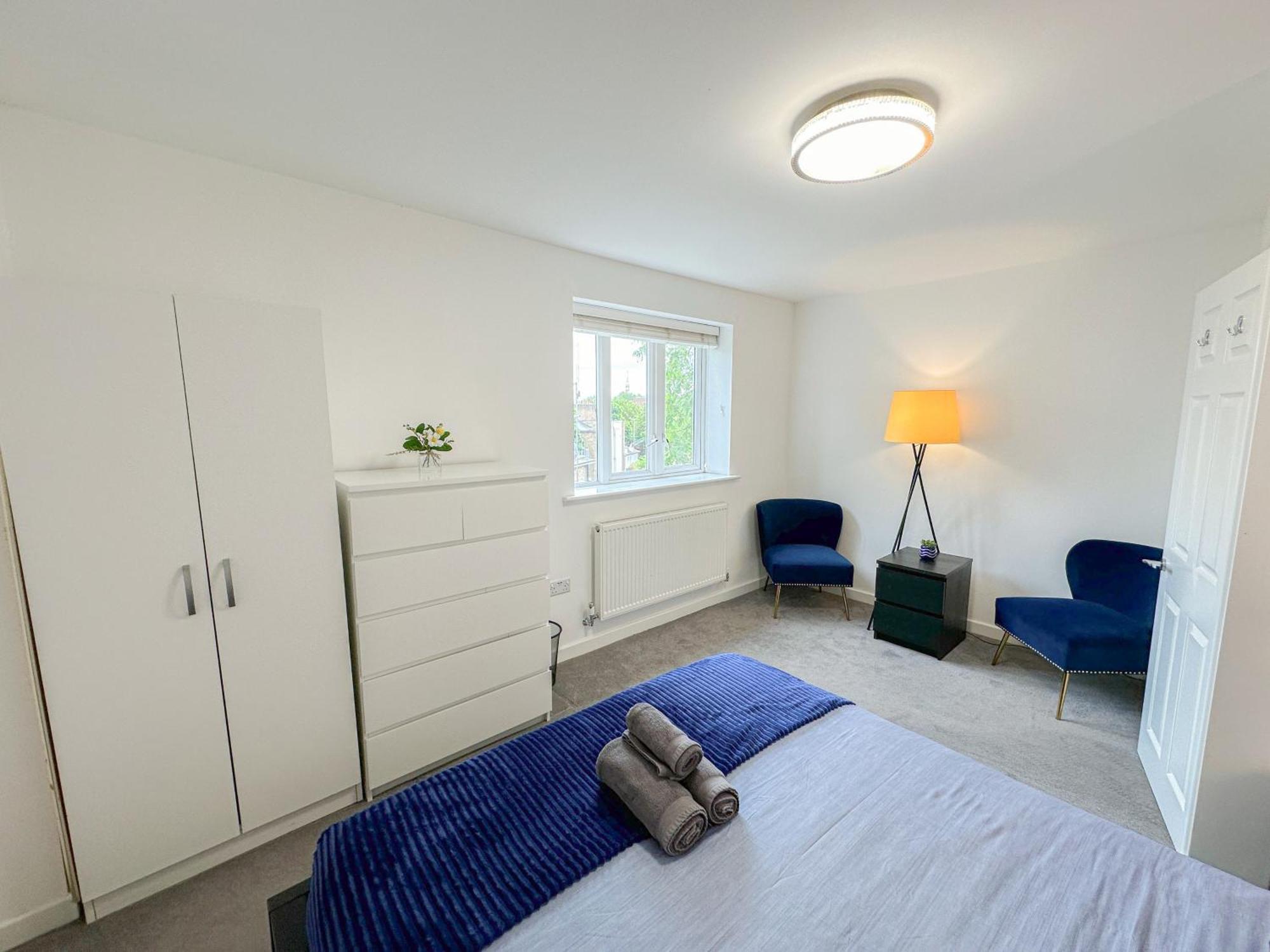 Cozy 2-bedroom Flat With Private Balcony Near Islington Station, Canonbury Apartment London