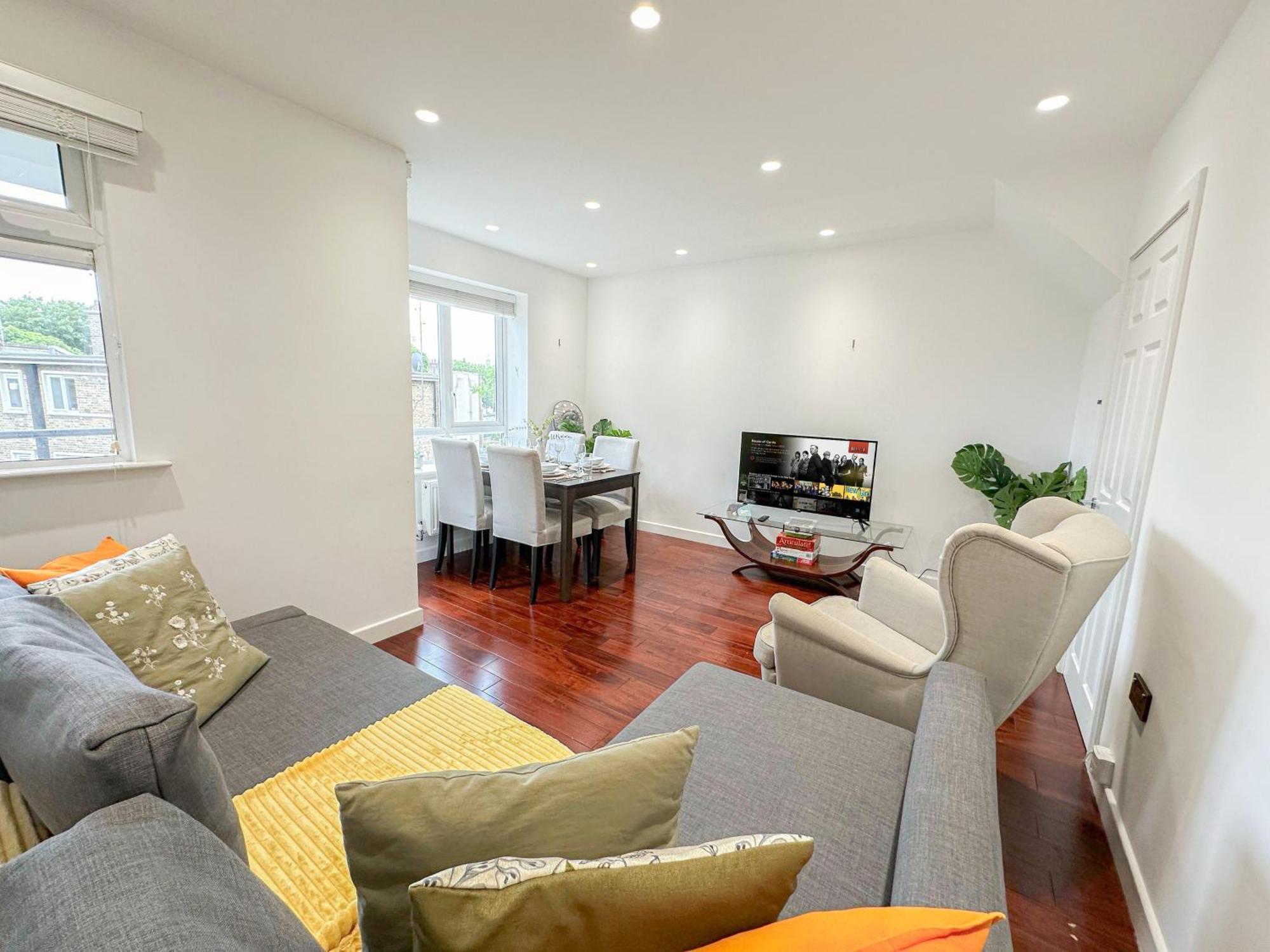 Cozy 2-bedroom Flat With Private Balcony Near Islington Station, Canonbury London