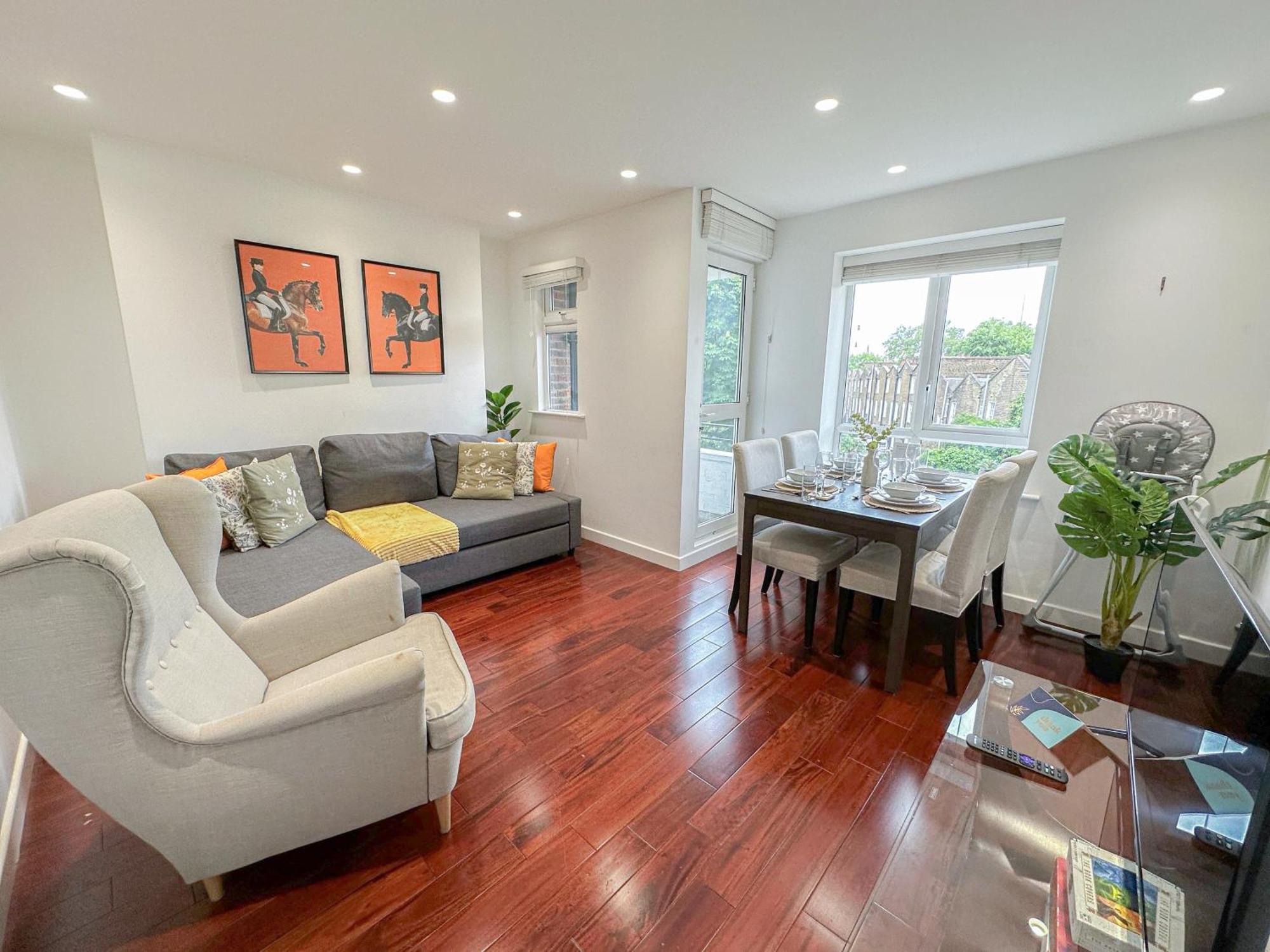 Cozy 2-bedroom Flat With Private Balcony Near Islington Station, Canonbury London