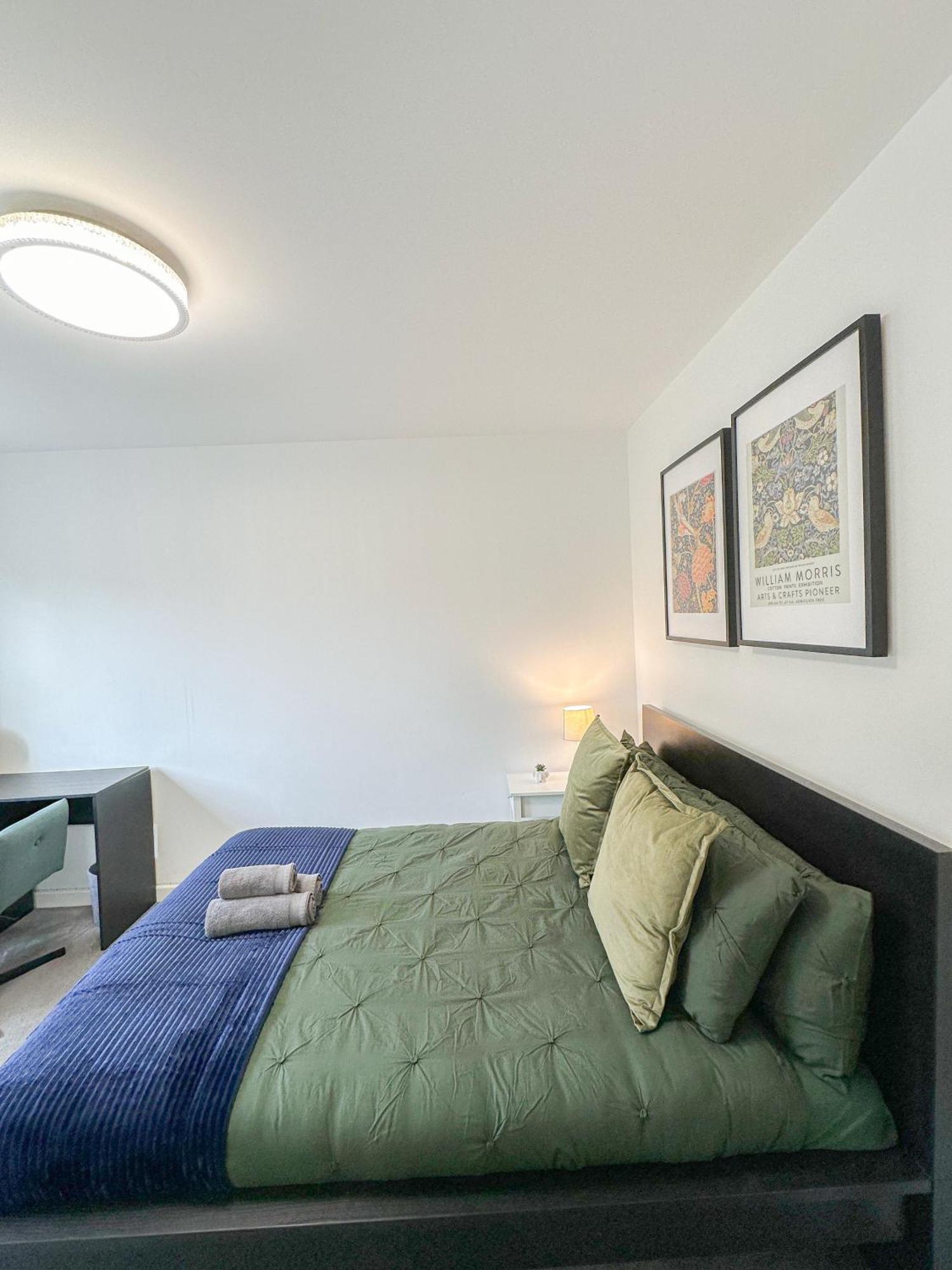 Apartment Cozy 2-bedroom Flat With Private Balcony Near Islington Station, Canonbury *