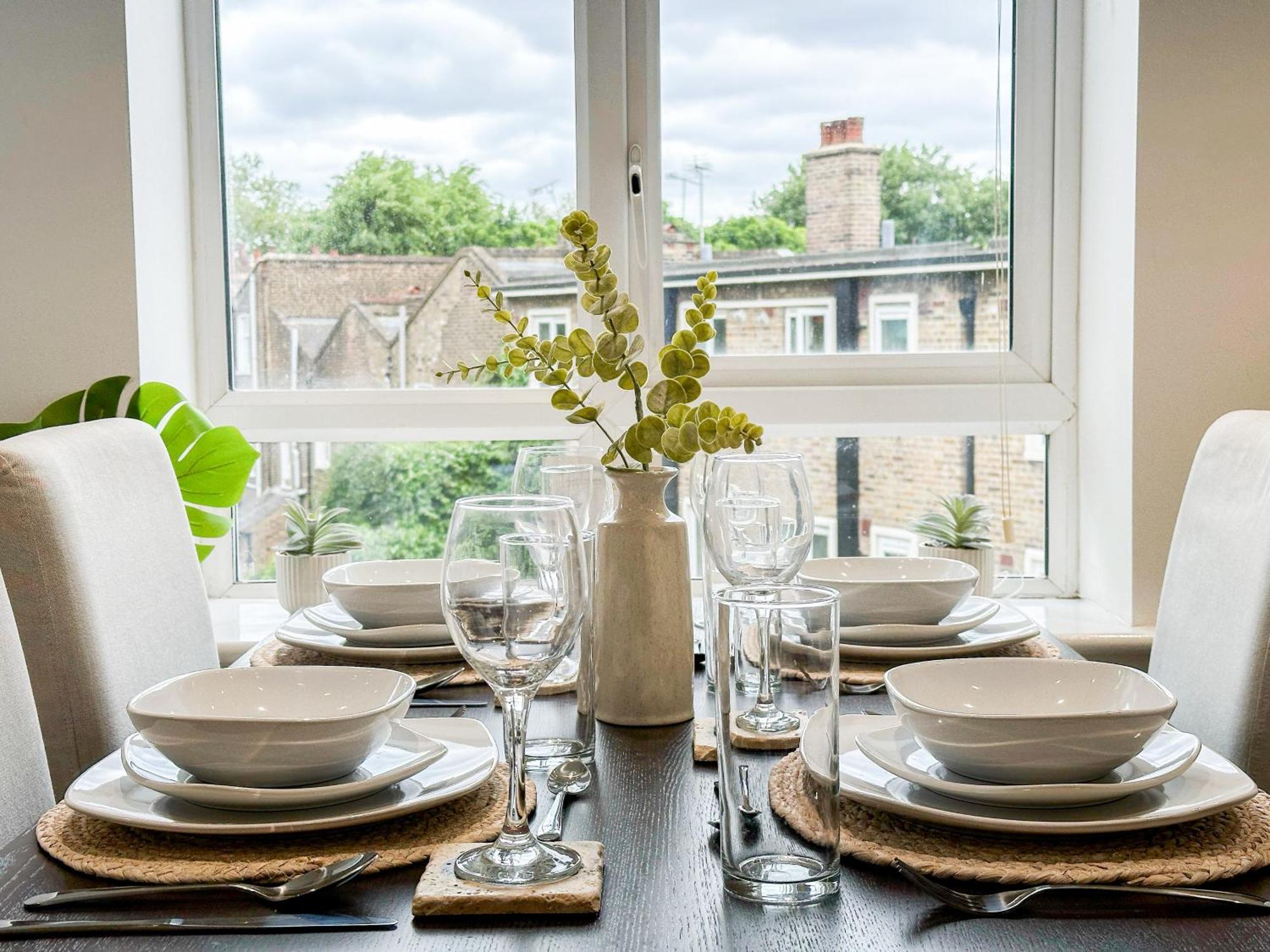 Cozy 2-bedroom Flat With Private Balcony Near Islington Station, Canonbury London