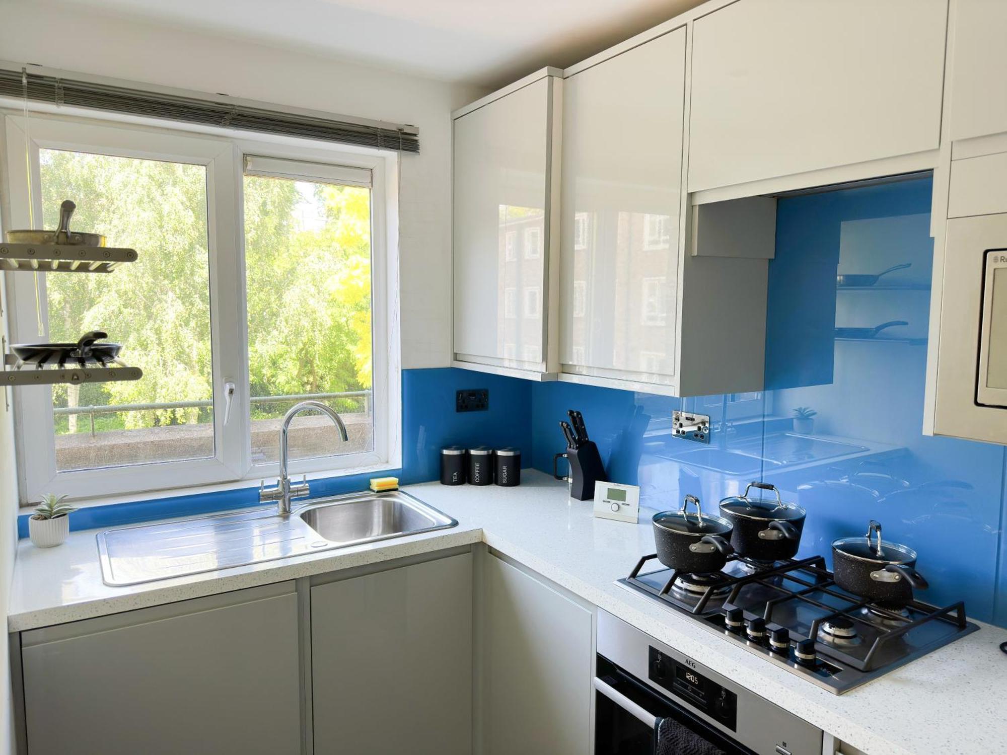 Cozy 2-bedroom Flat With Private Balcony Near Islington Station, Canonbury Apartment *