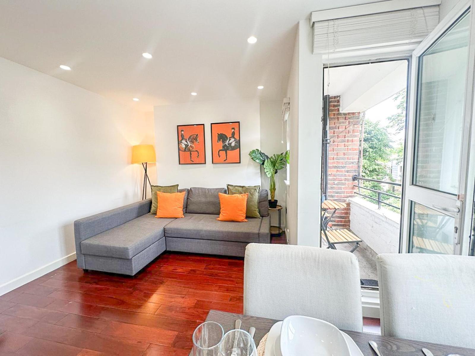 Cozy 2-bedroom Flat With Private Balcony Near Islington Station, Canonbury *