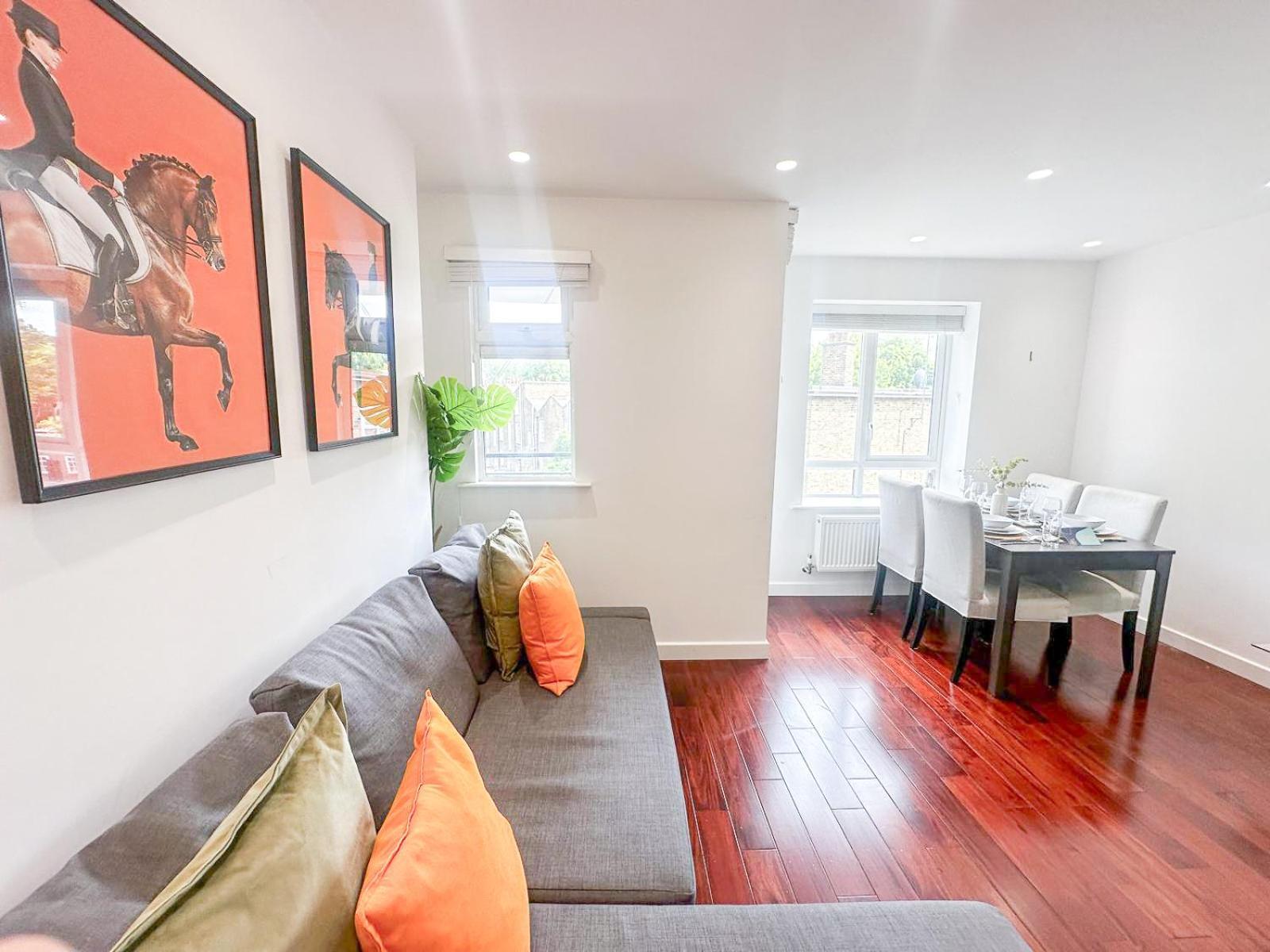 Cozy 2-bedroom Flat With Private Balcony Near Islington Station, Canonbury Apartment