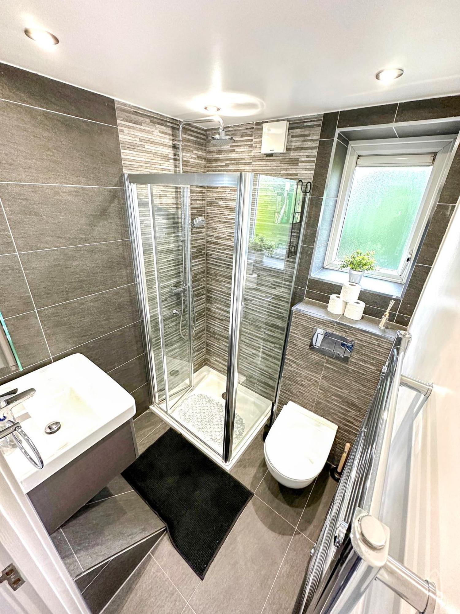 Cozy 2-bedroom Flat With Private Balcony Near Islington Station, Canonbury *