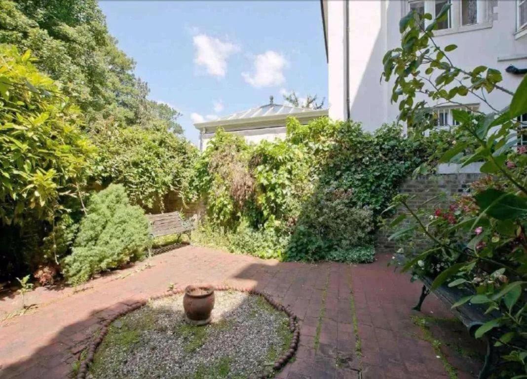 Cozy 1 Bed Flat In Apartment