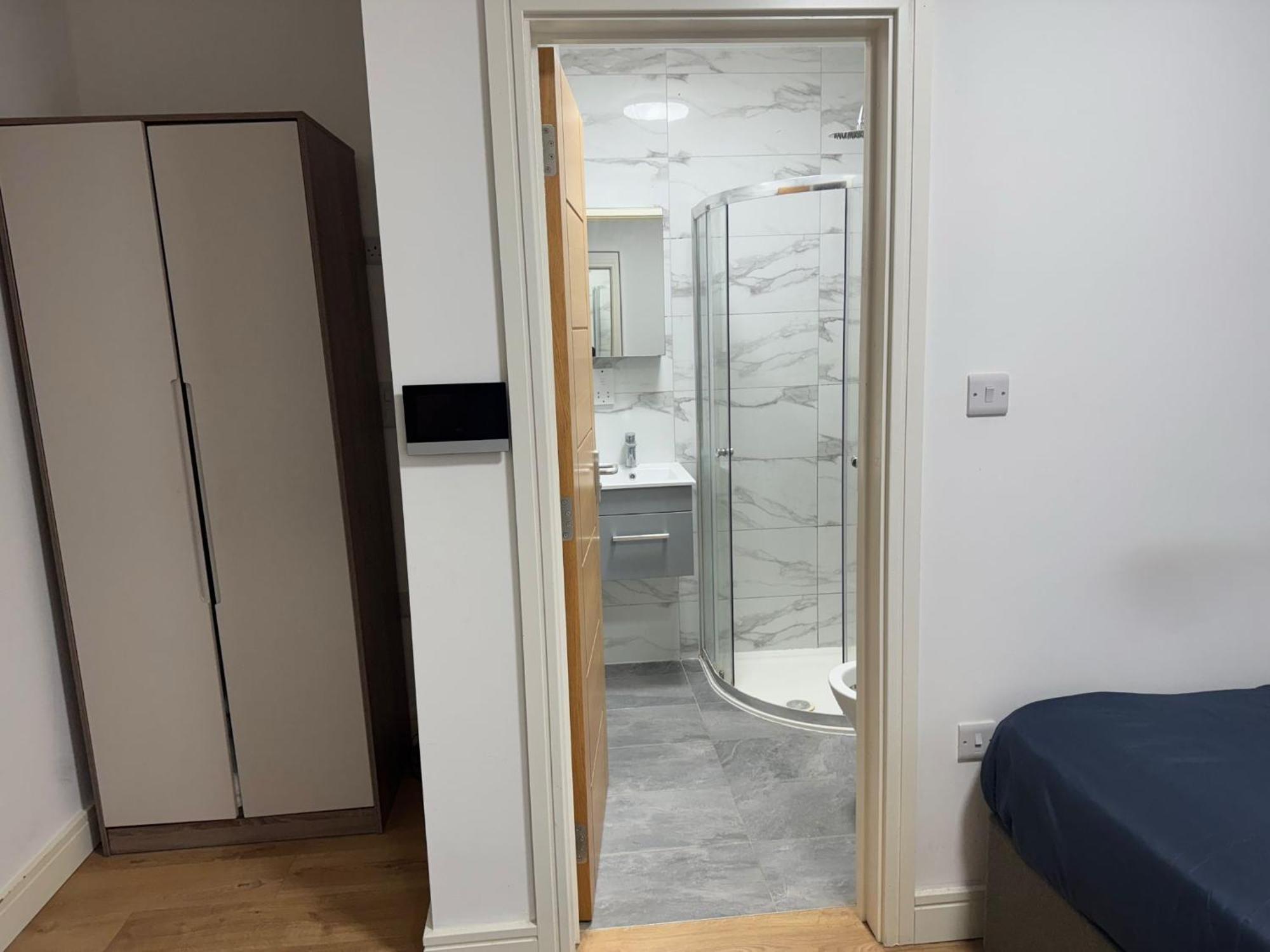 Apartment Luxury Ultra Super High Quality Full Flat In Central Near Station London