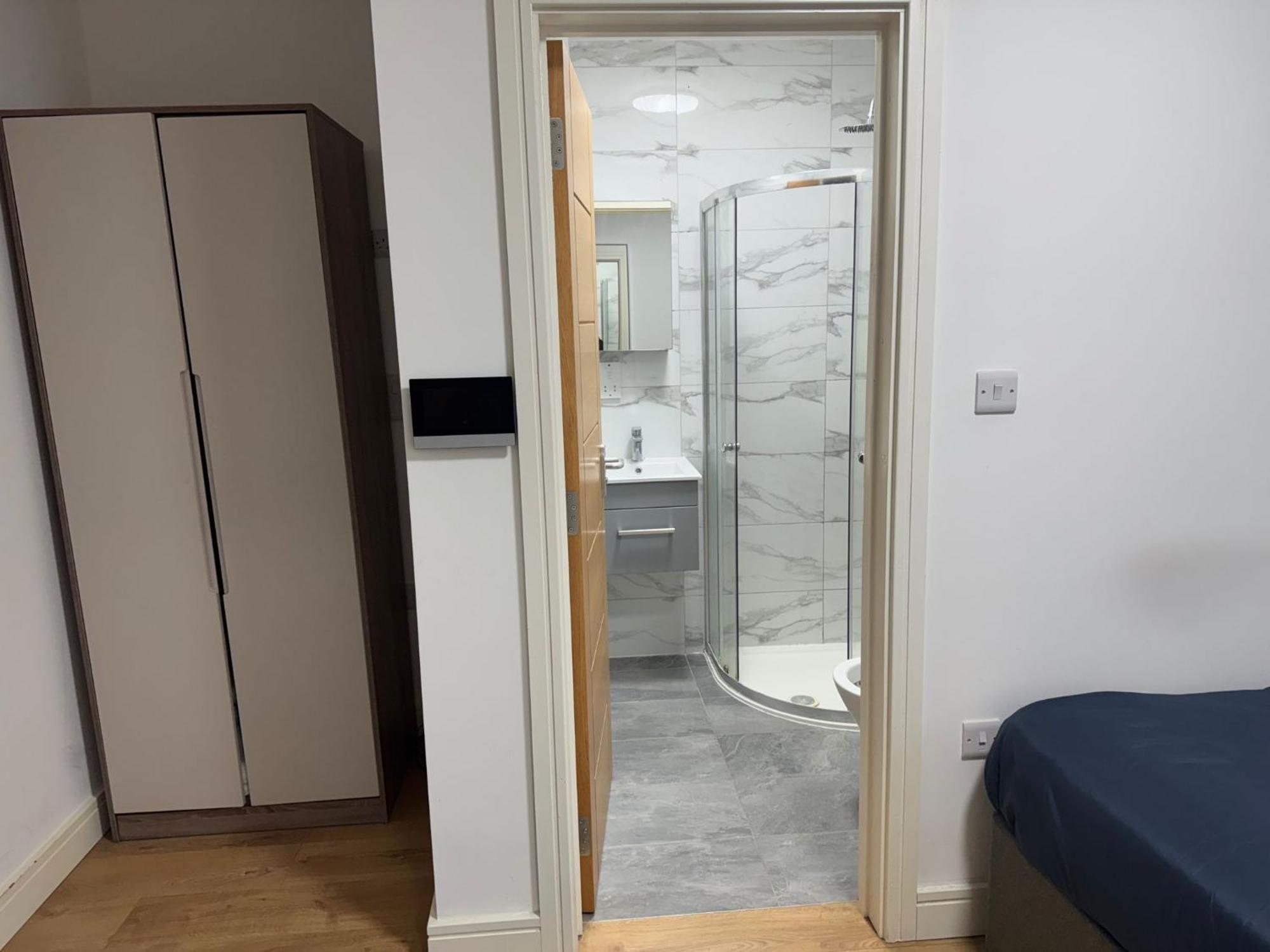 Luxury Ultra Super High Quality Full Flat In Central Near Station * London