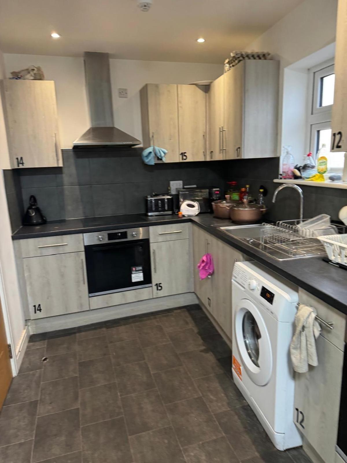 Luxury Ultra Super High Quality Full Flat In Central Near Station Apartment *