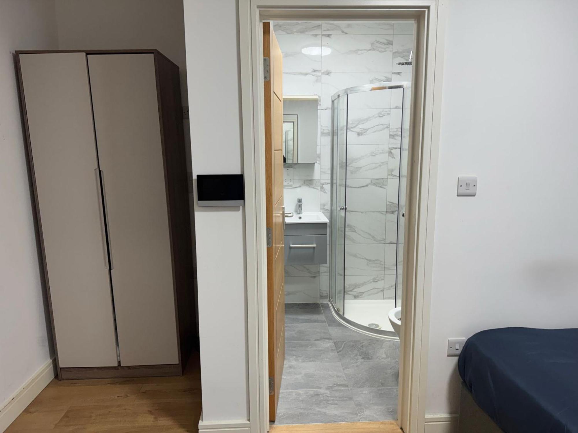 Apartment Luxury Ultra Super High Quality Full Flat In Central Near Station London