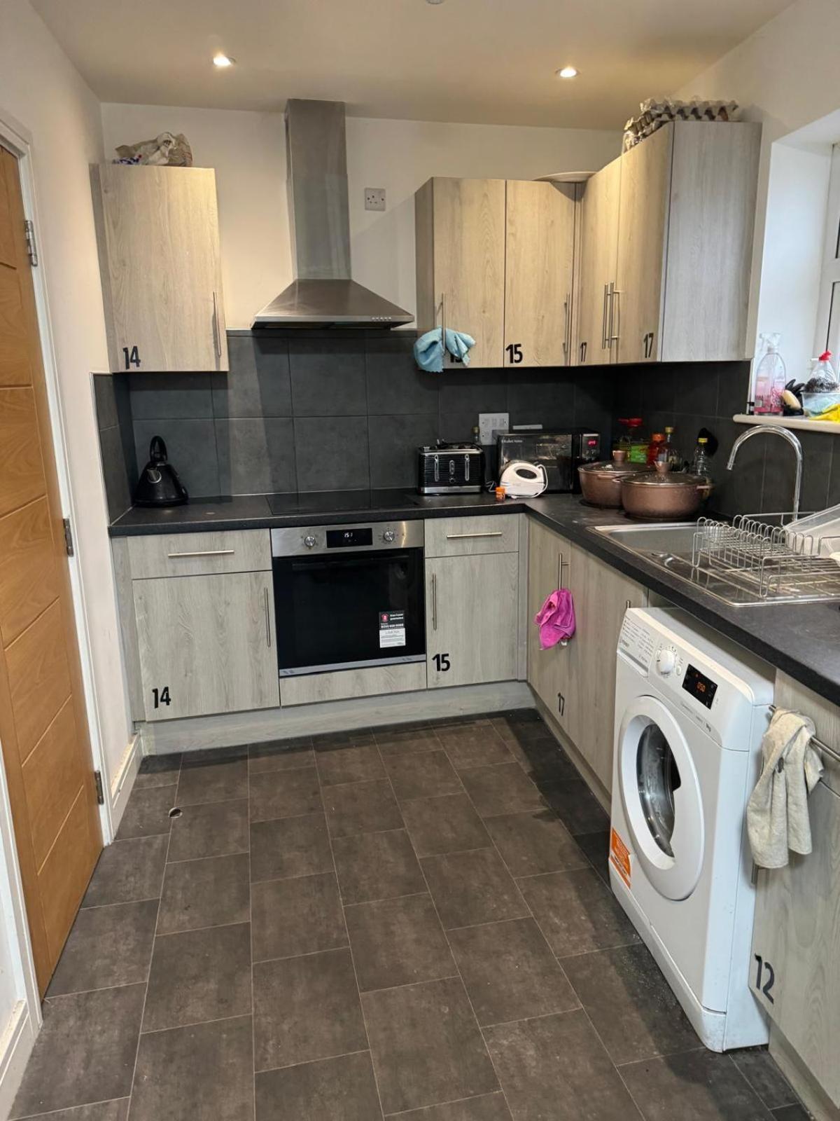 Apartment Luxury Ultra Super High Quality Full Flat In Central Near Station