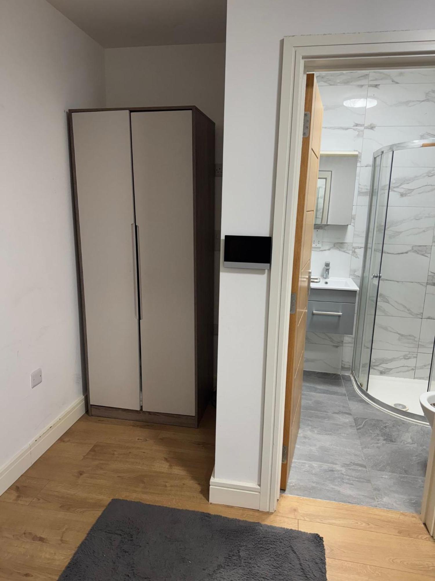 Luxury Ultra Super High Quality Full Flat In Central Near Station Apartment *