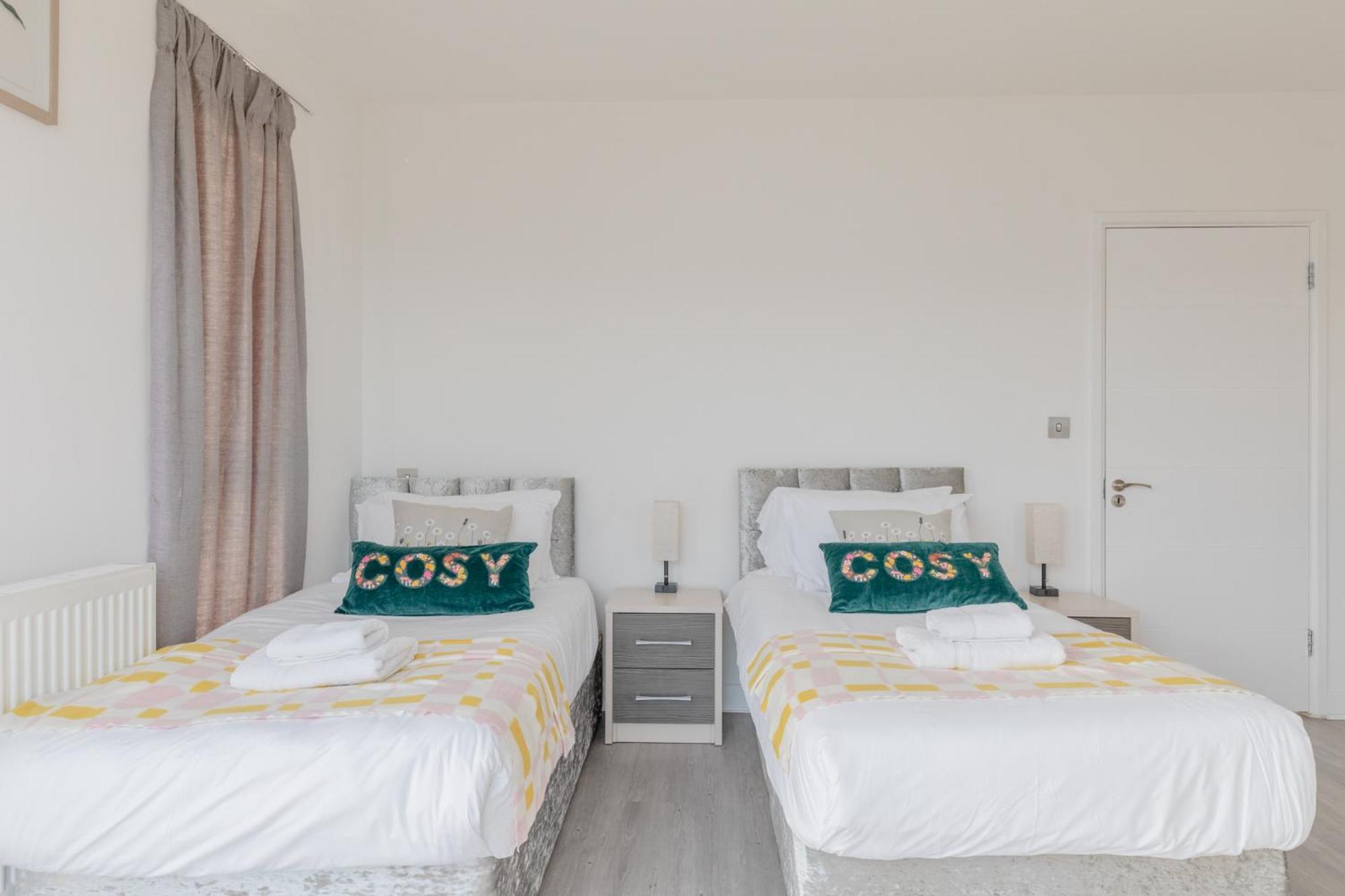 Spacious 3bd Flat Near Airport Appartement *