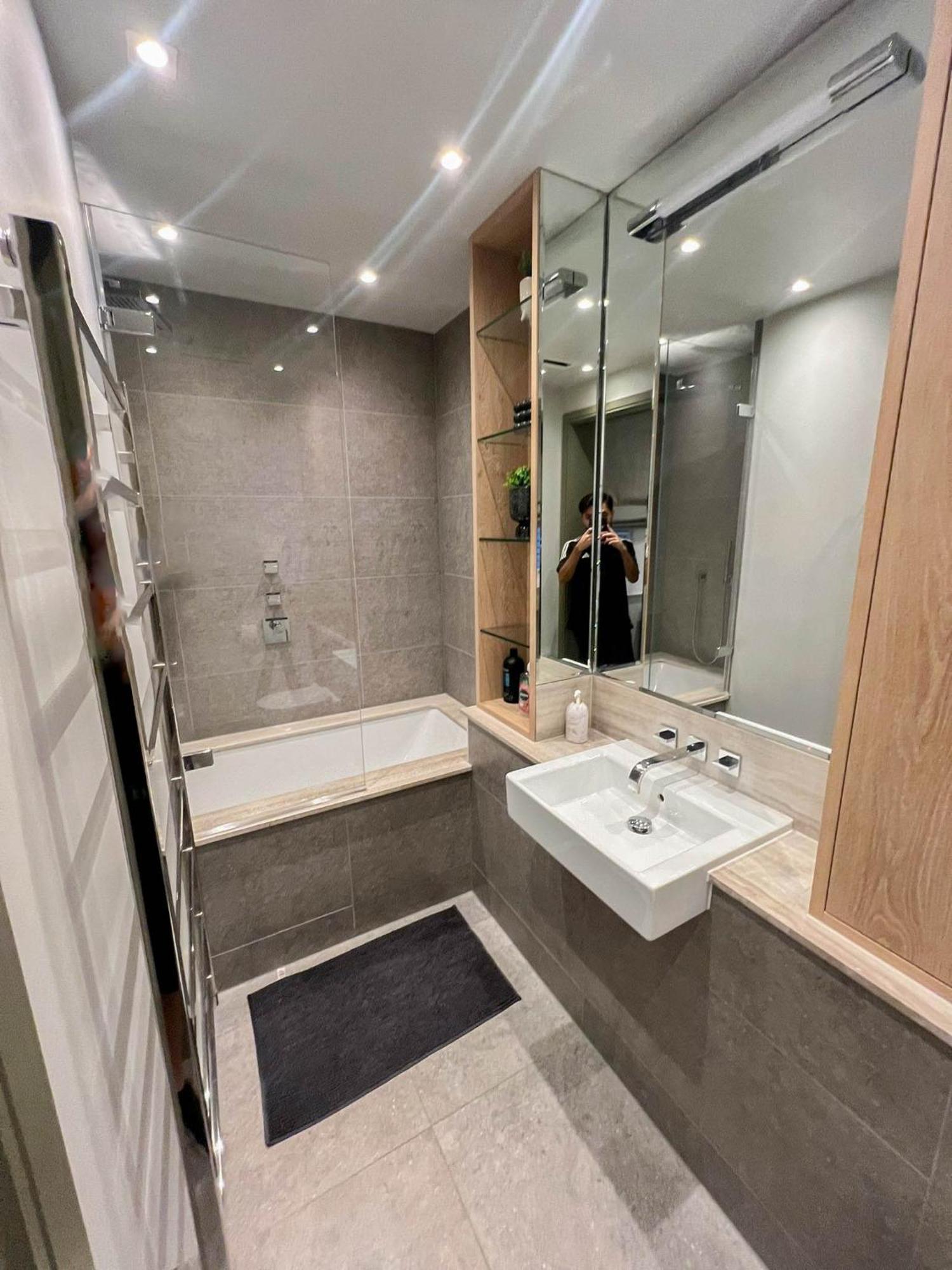 Appartement Luxurious 3-bedroom & 3 Bathroom Flat With Indoor Fireplace And Patio In Mayfair Londen