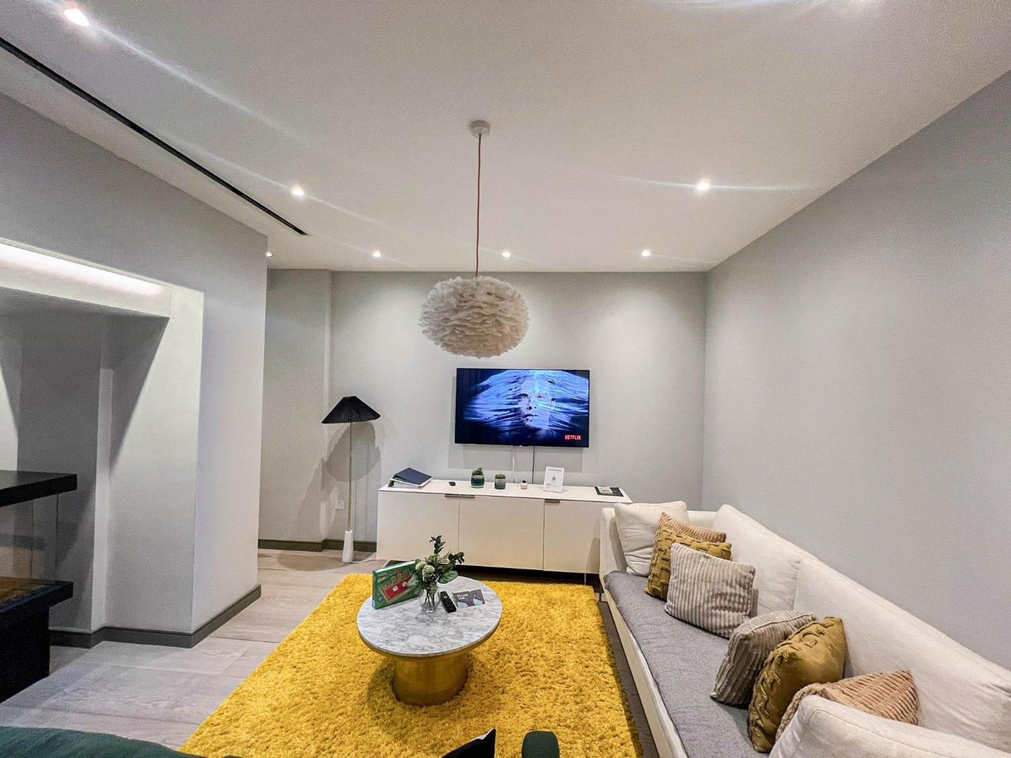 Luxurious 3-bedroom & 3 Bathroom Flat With Indoor Fireplace And Patio In Mayfair * Londen