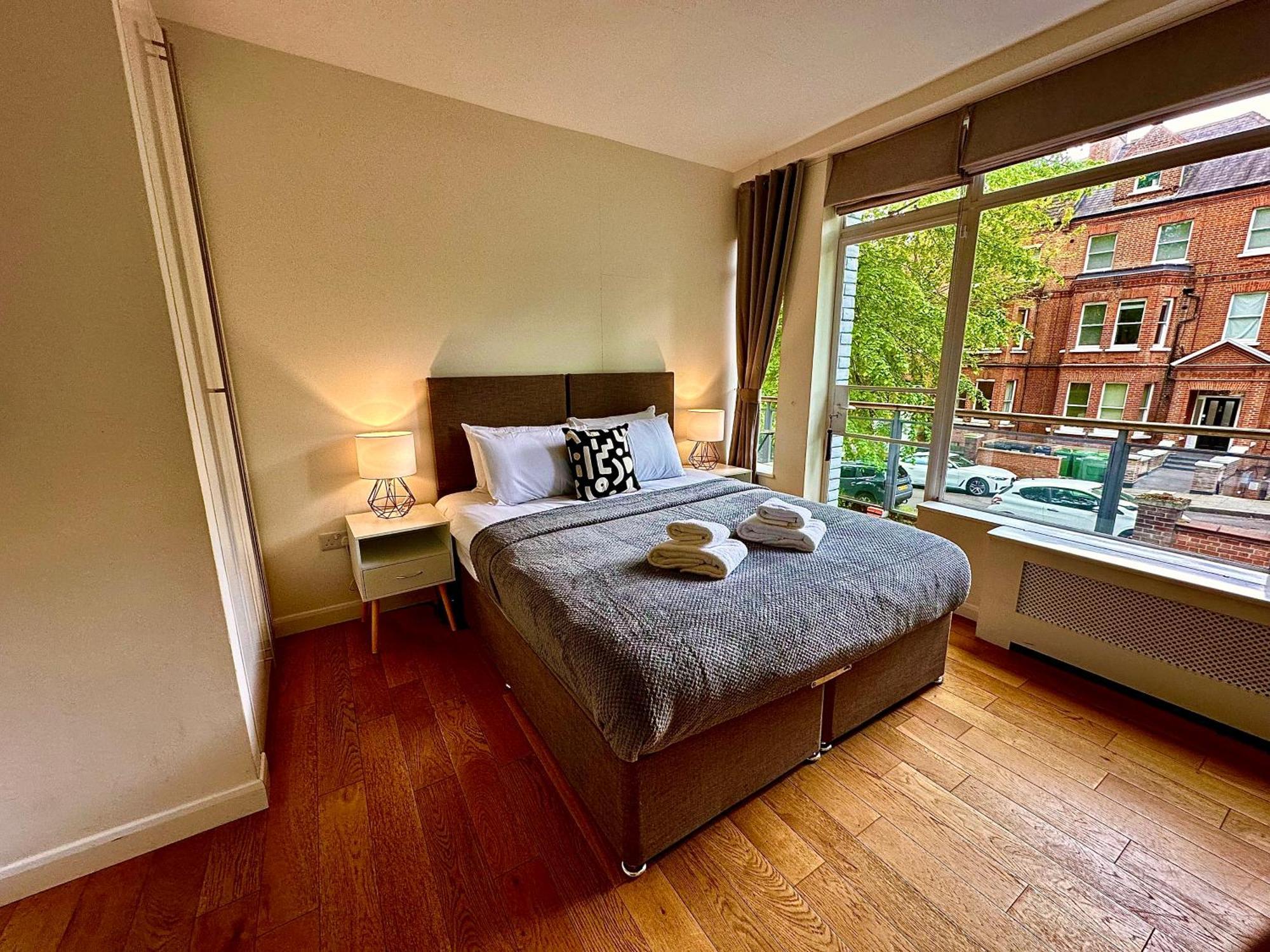 Quiet Residential Area Modern And Cozy Two Bed In Hampstead Apartment *