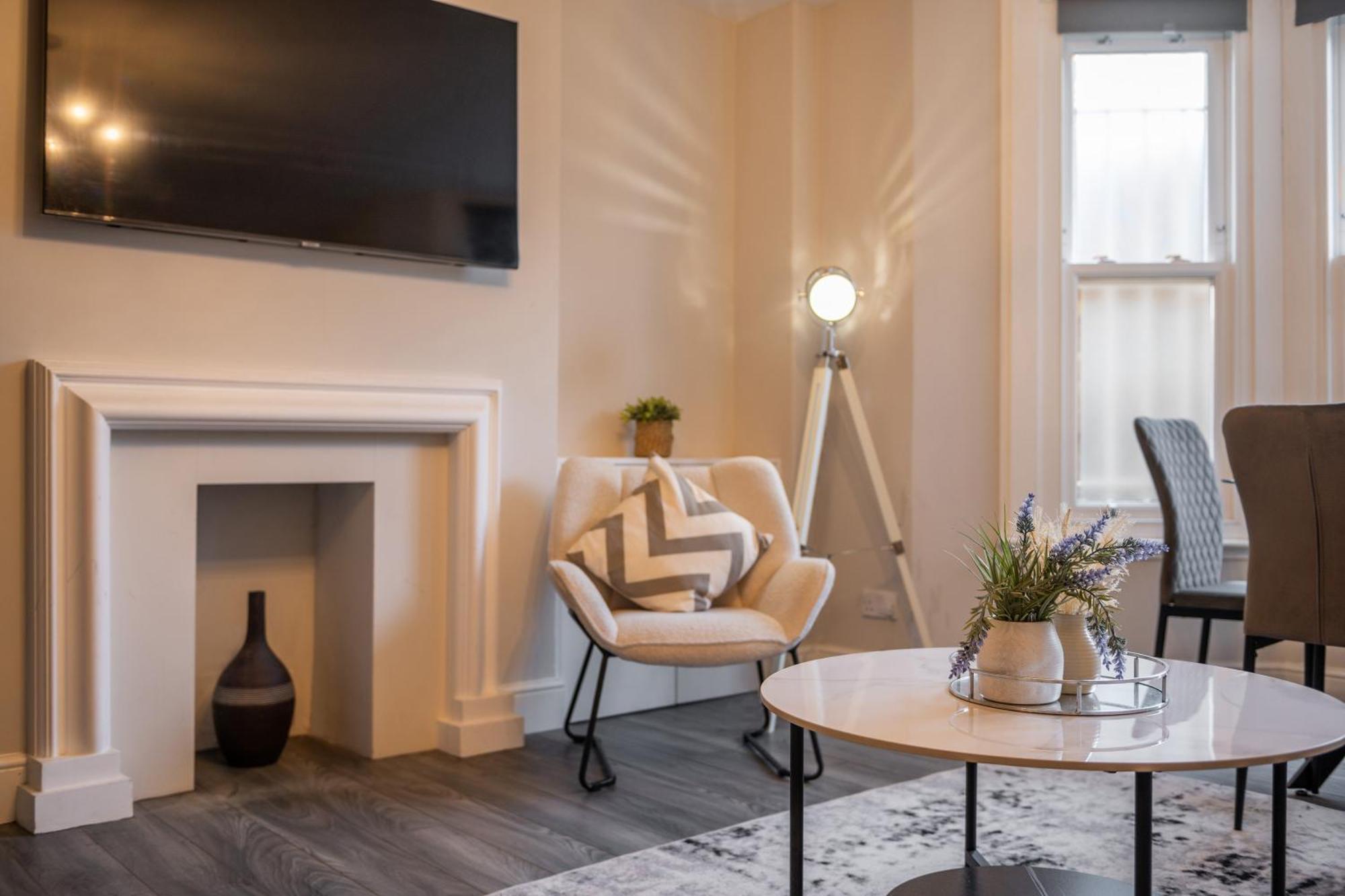 Kensington - Two Bedroom With Garden