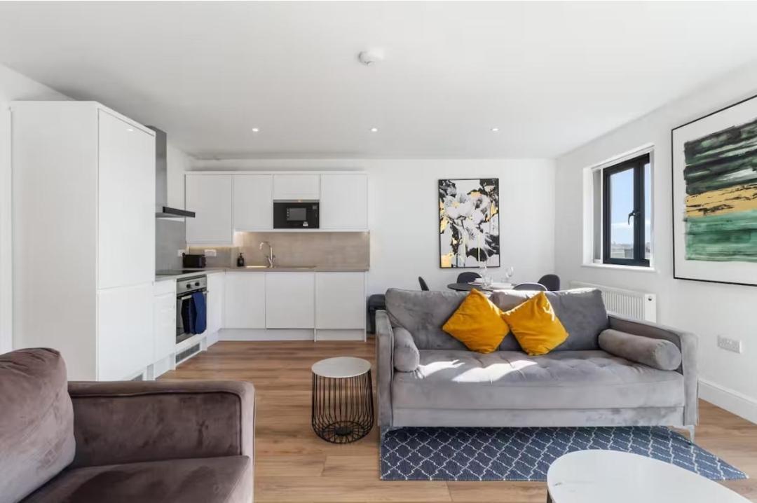 Large 2 Bed Lewisham Catford - Long Allowed Apartment London