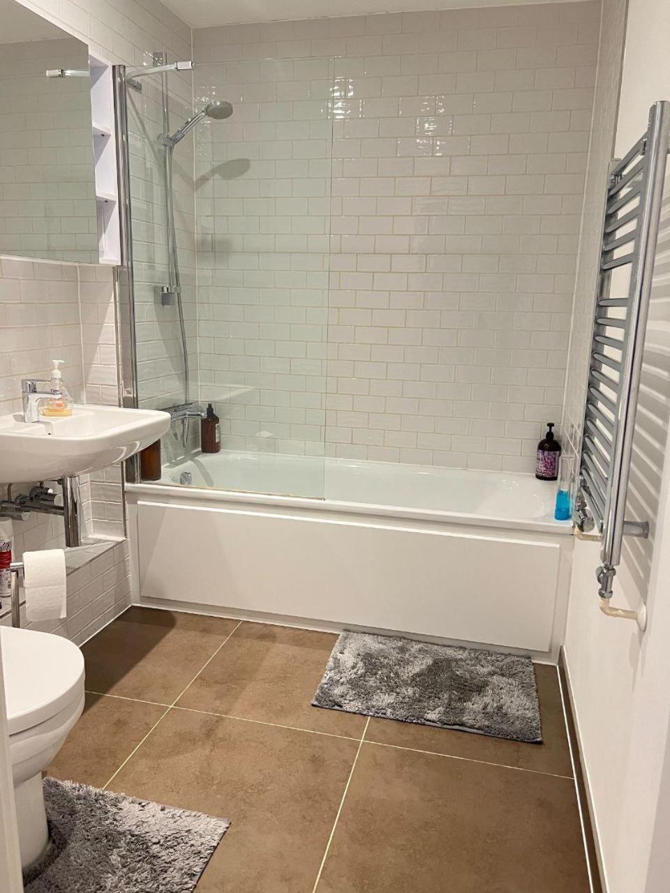 Apartment Lovely 1bed Flat 10mins To Canary Wharf & Parking