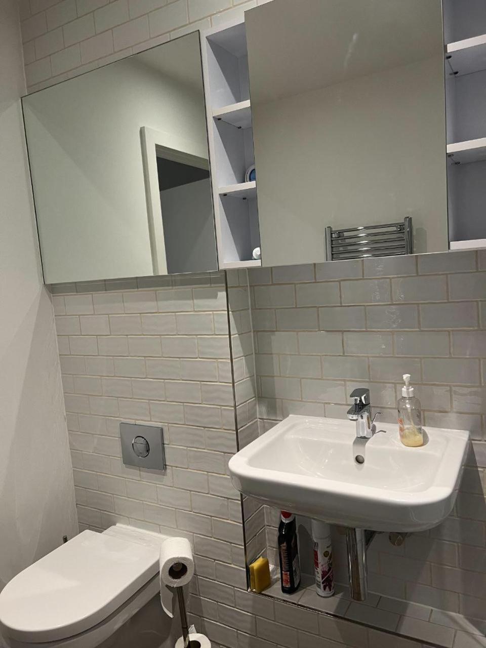 Lovely 1bed Flat 10mins To Canary Wharf & Parking Apartment