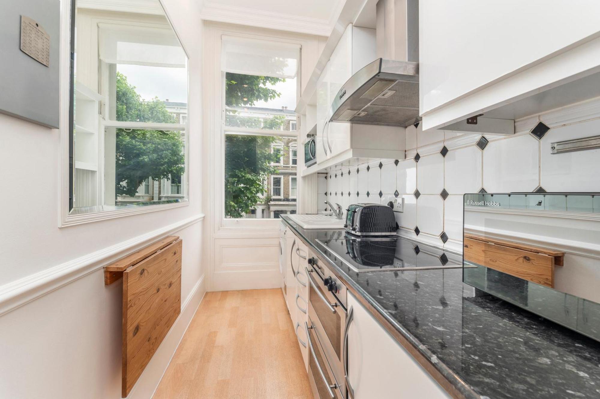 2 Min Walk Earls Court Station - Luxury 2 Bedroom Flat