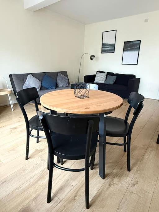 Spacious 2 Bed Flat Grade 2 Art Deco Building Appartement Londen