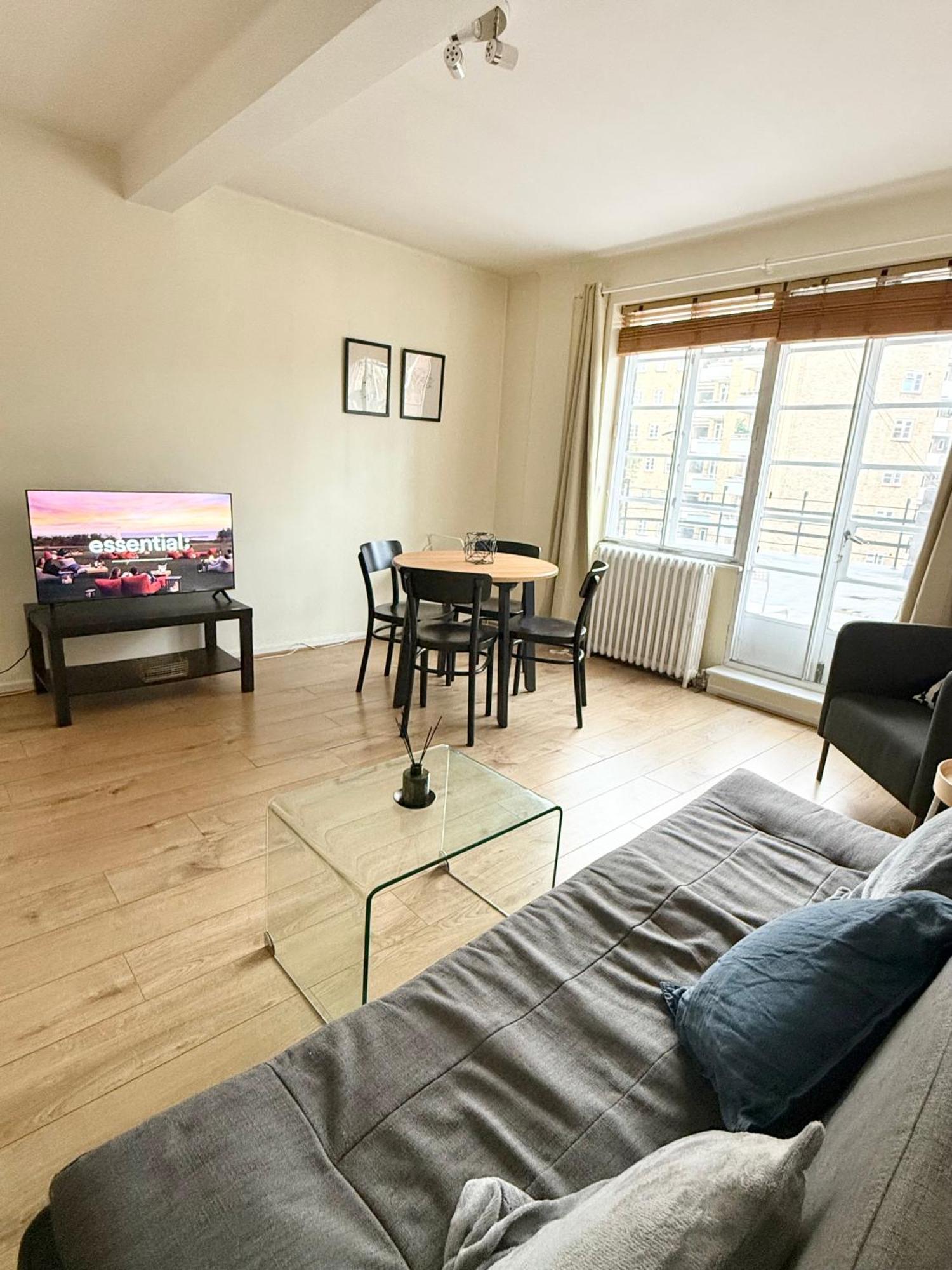 Spacious 2 Bed Flat Grade 2 Art Deco Building Appartement Londen