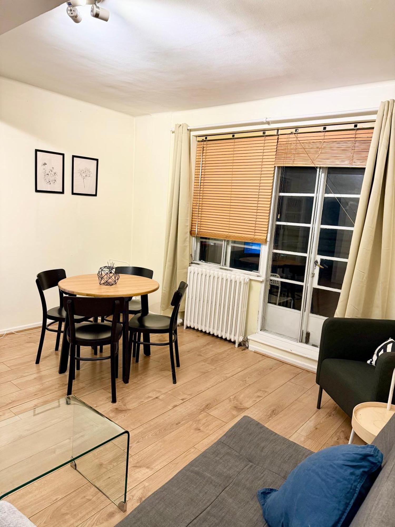 Appartement Spacious 2 Bed Flat Grade 2 Art Deco Building Londen