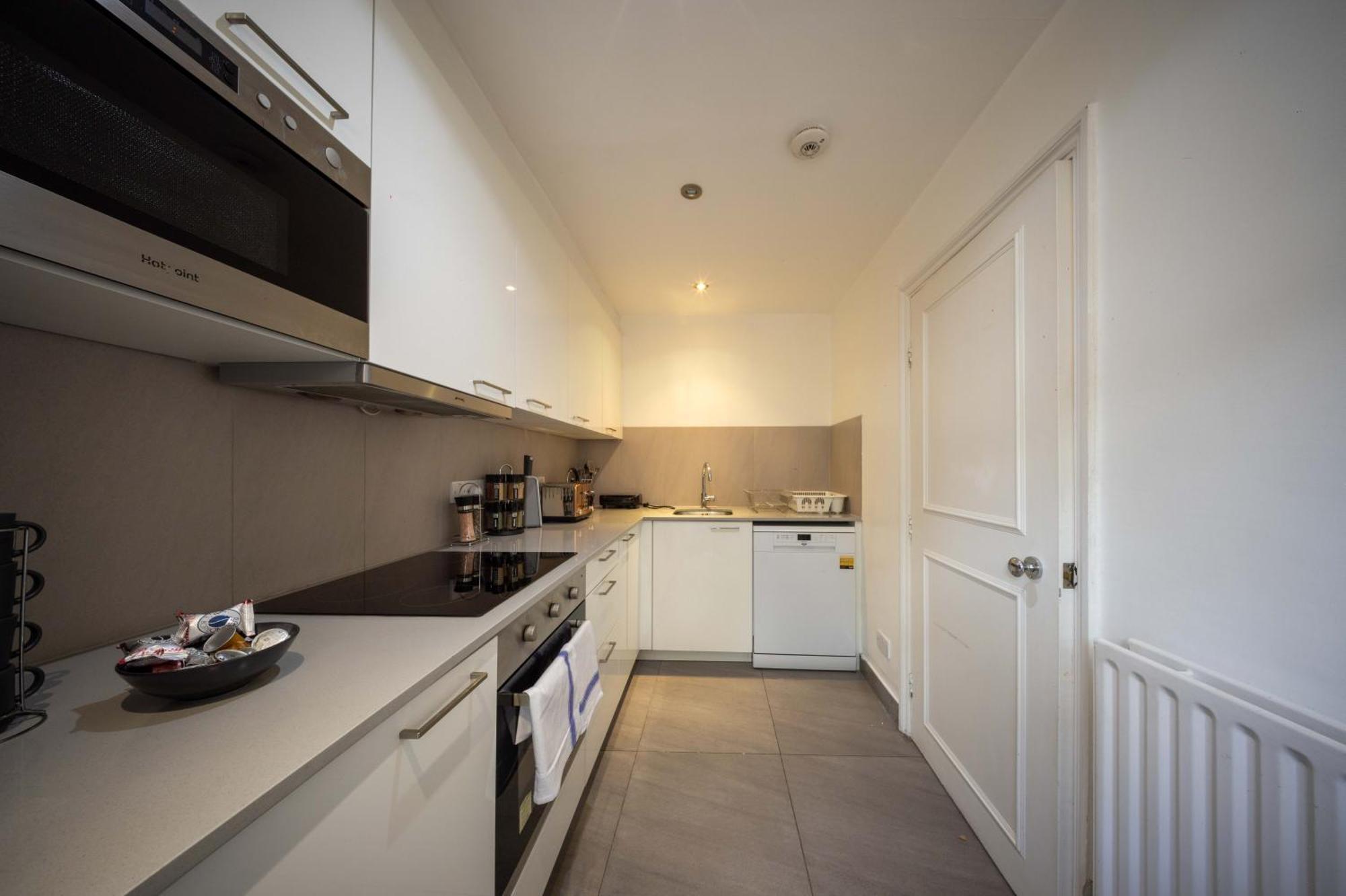 Modern 3 Beds 2 Baths Abbey Rd - St John's Wood Apartment London