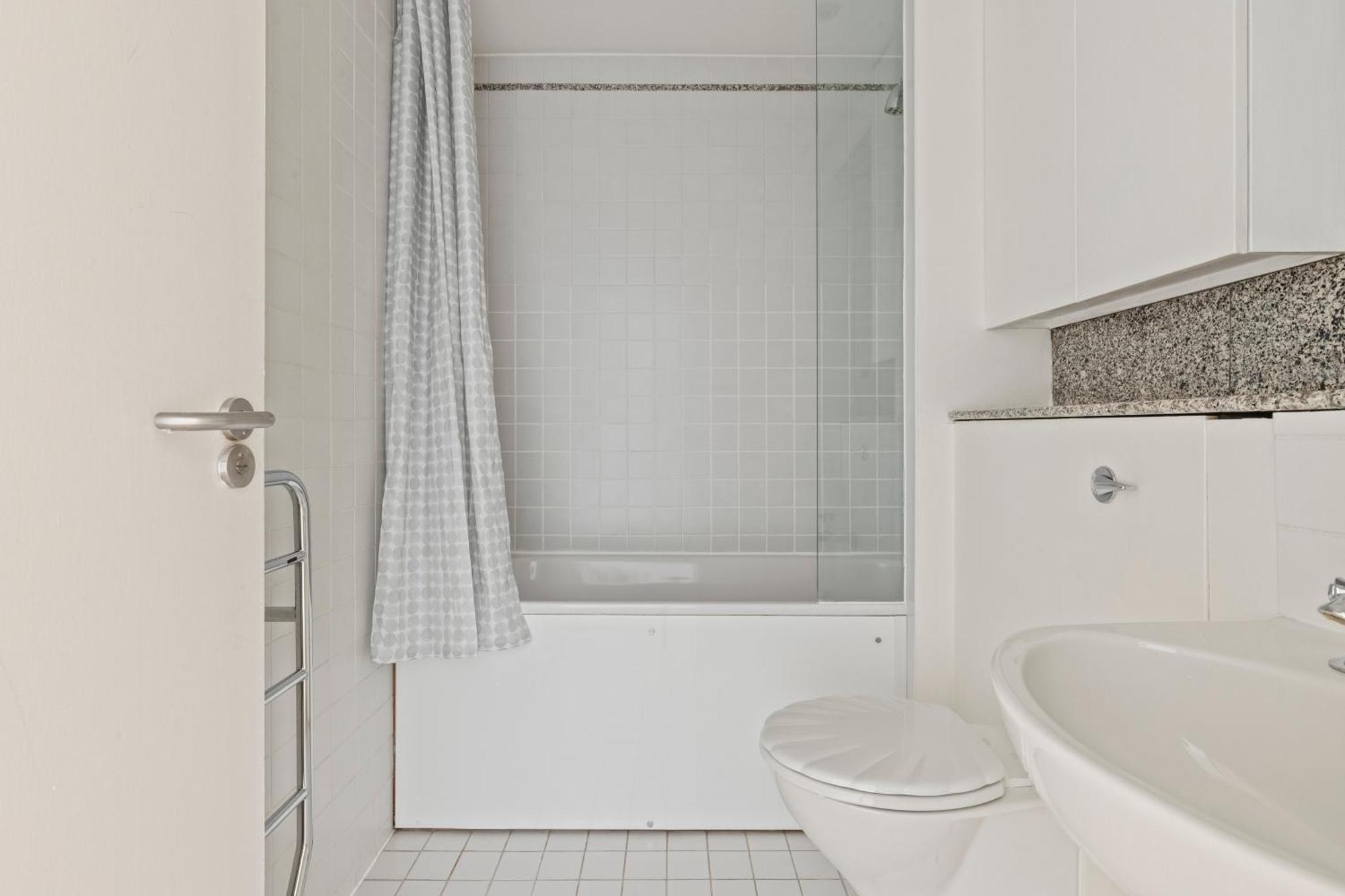 Londwell, Knightsbridge Luxury Balcony Penthouse Apartment *