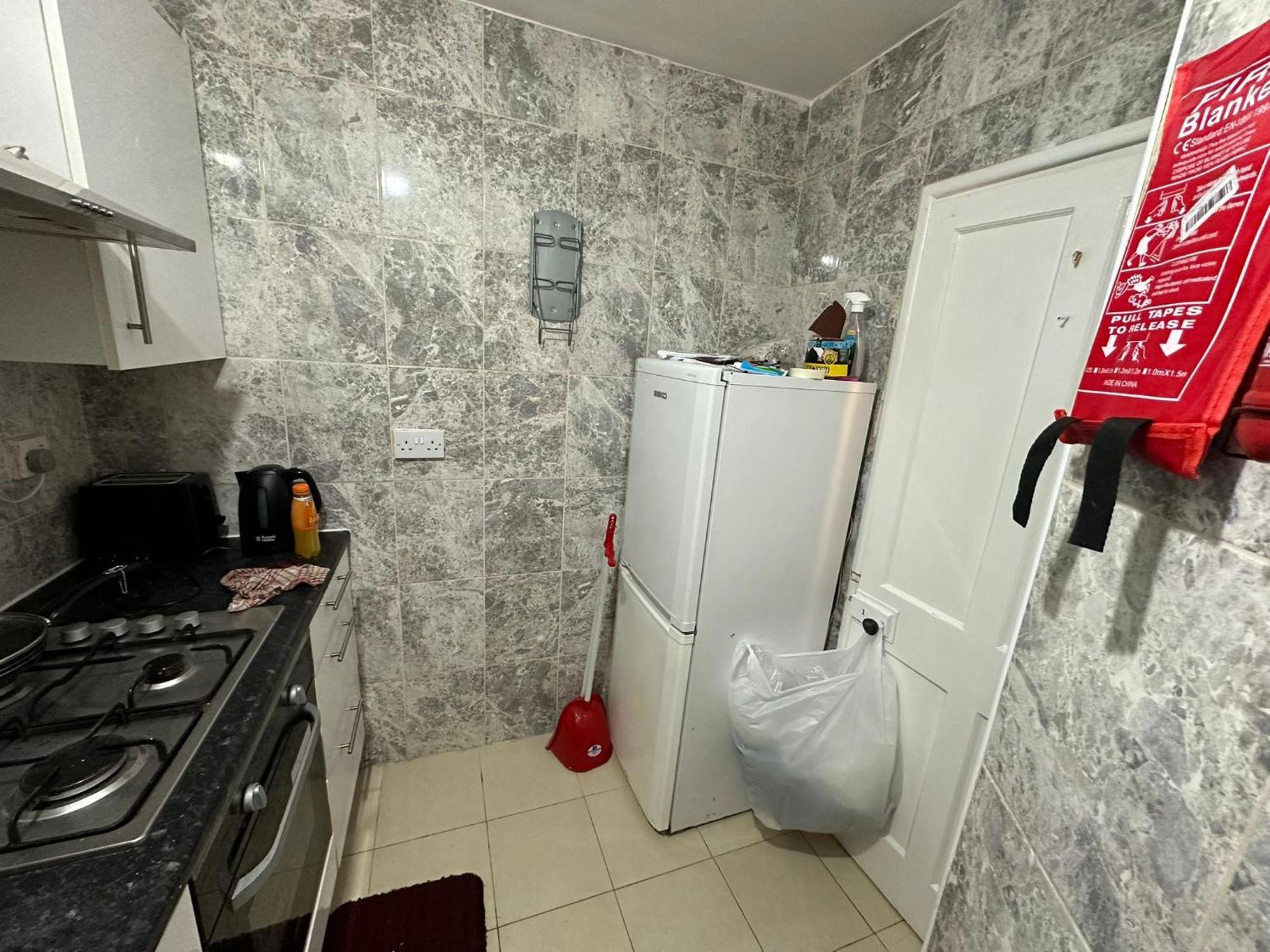 Beautiful Private Double In A Shared 3-bedroom Minutes Walk From Bethnal London