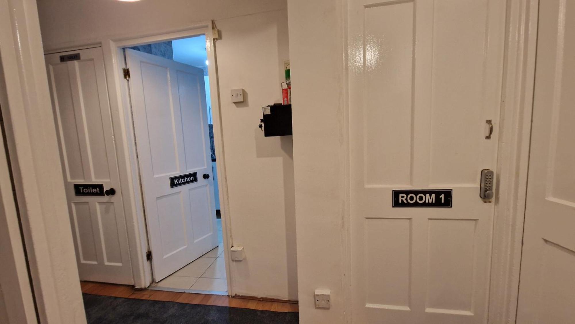 The Cosy Newcourt House, 6-sleeper - 15 Minutes From Zone 1 Apartamento