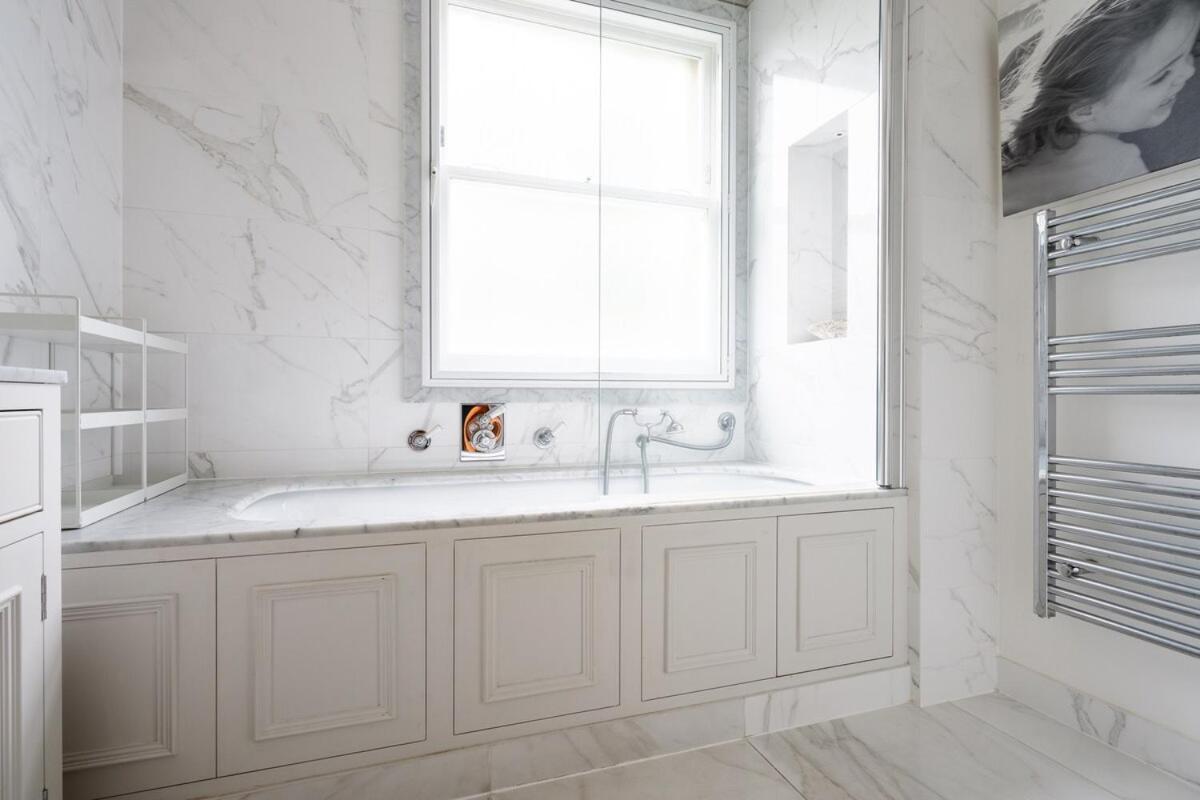 Exquisite 3brs Maisonette Located In Chelsea Apartment London