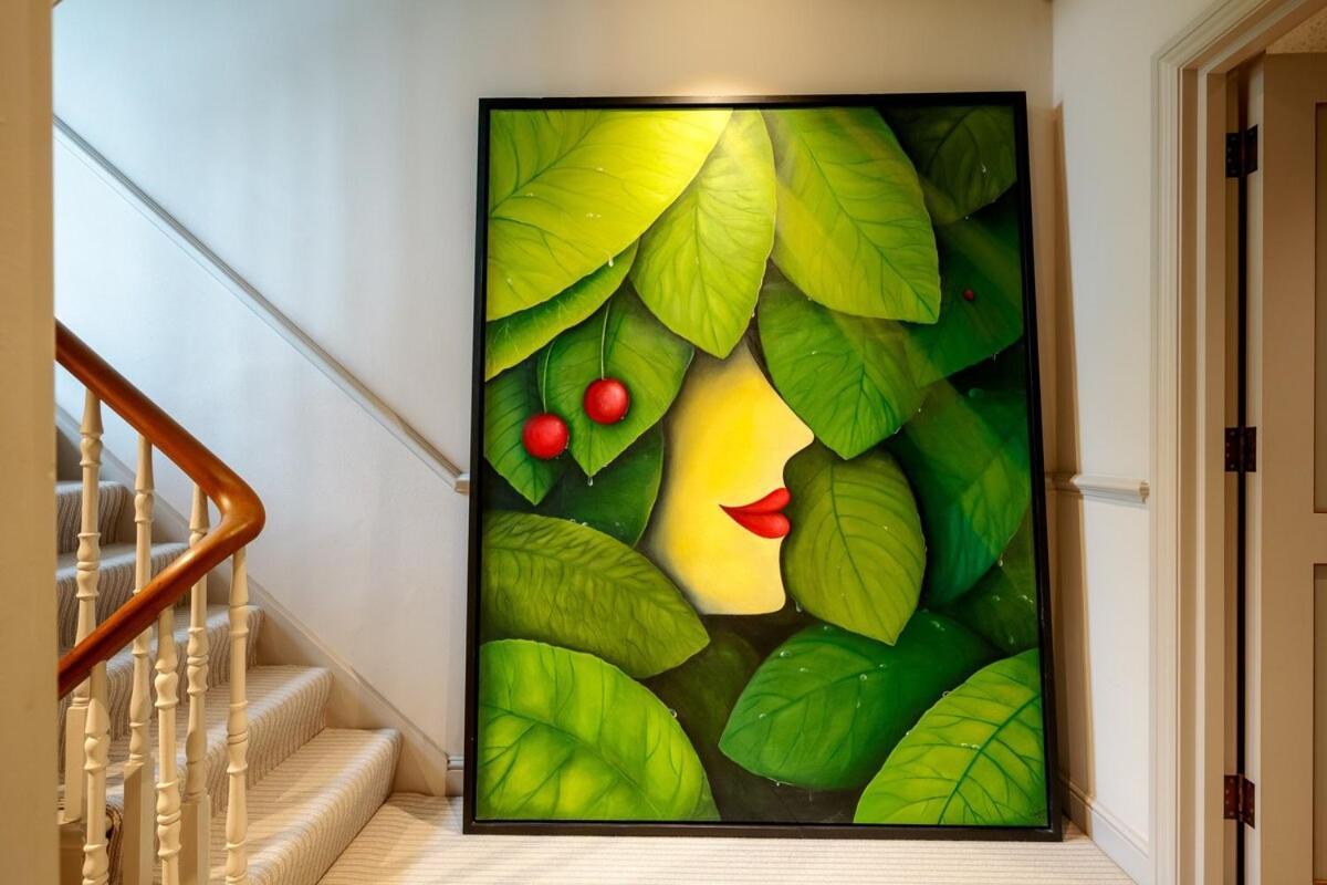 Apartment Exquisite 3brs Maisonette Located In Chelsea