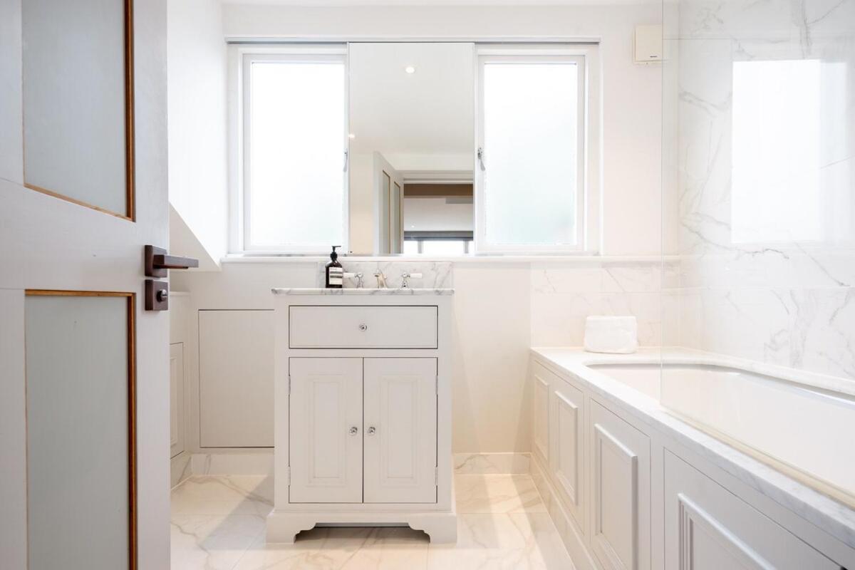 Apartment Exquisite 3brs Maisonette Located In Chelsea London