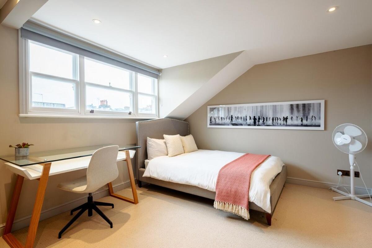 Apartment Exquisite 3brs Maisonette Located In Chelsea London