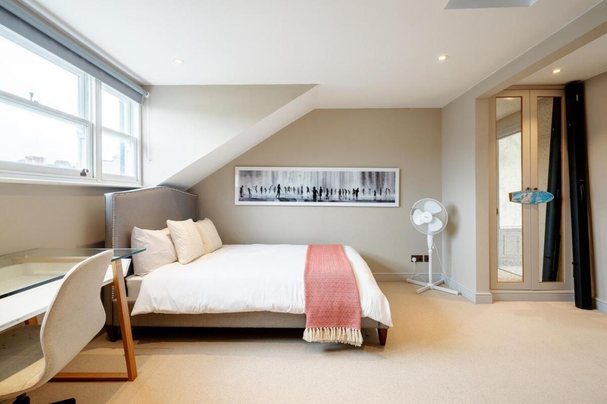 Exquisite 3brs Maisonette Located In Chelsea Apartment